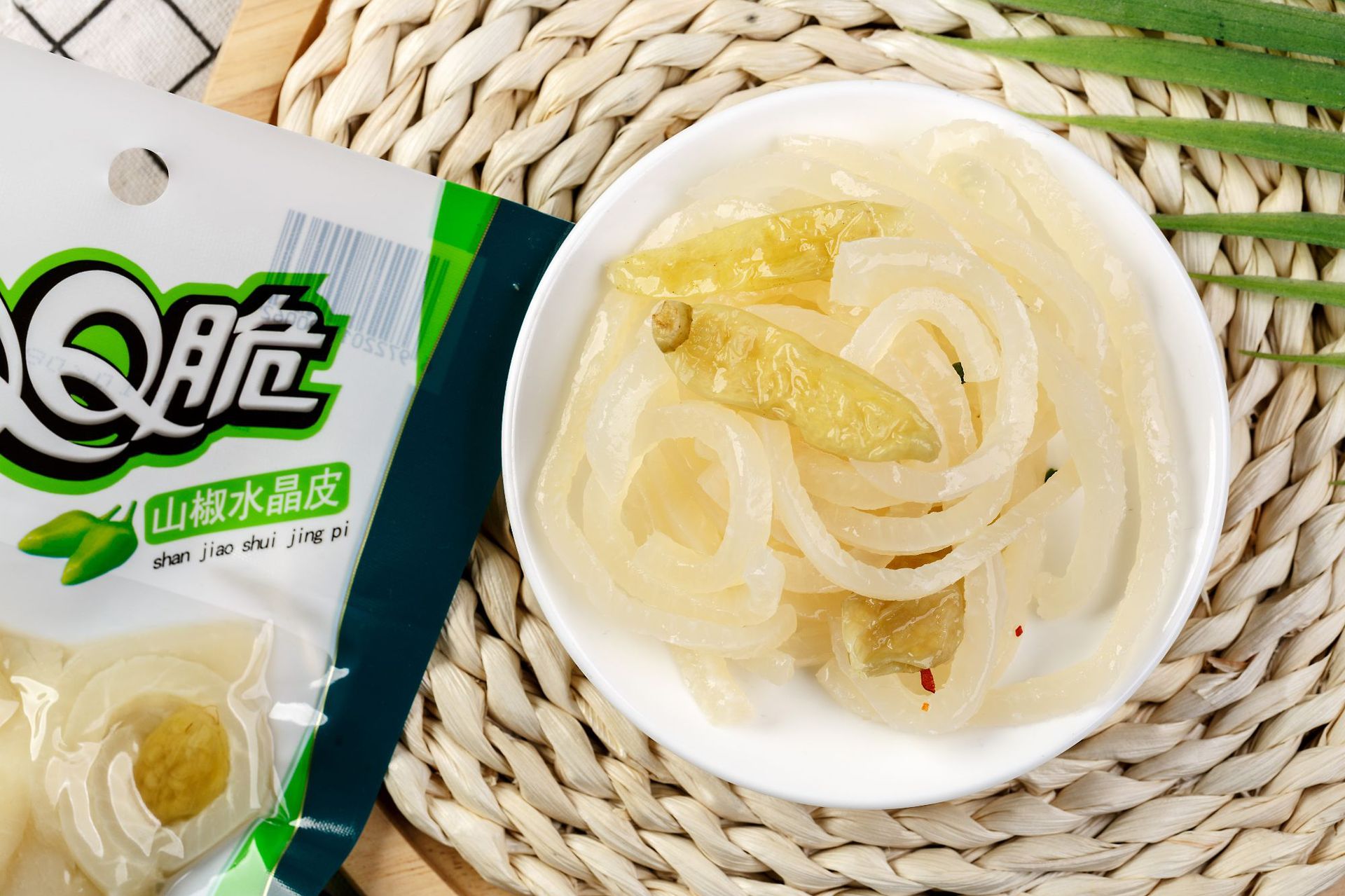 散称猪皮10kg整箱水晶猪皮泡椒猪皮贴牌代加工泡椒猪皮