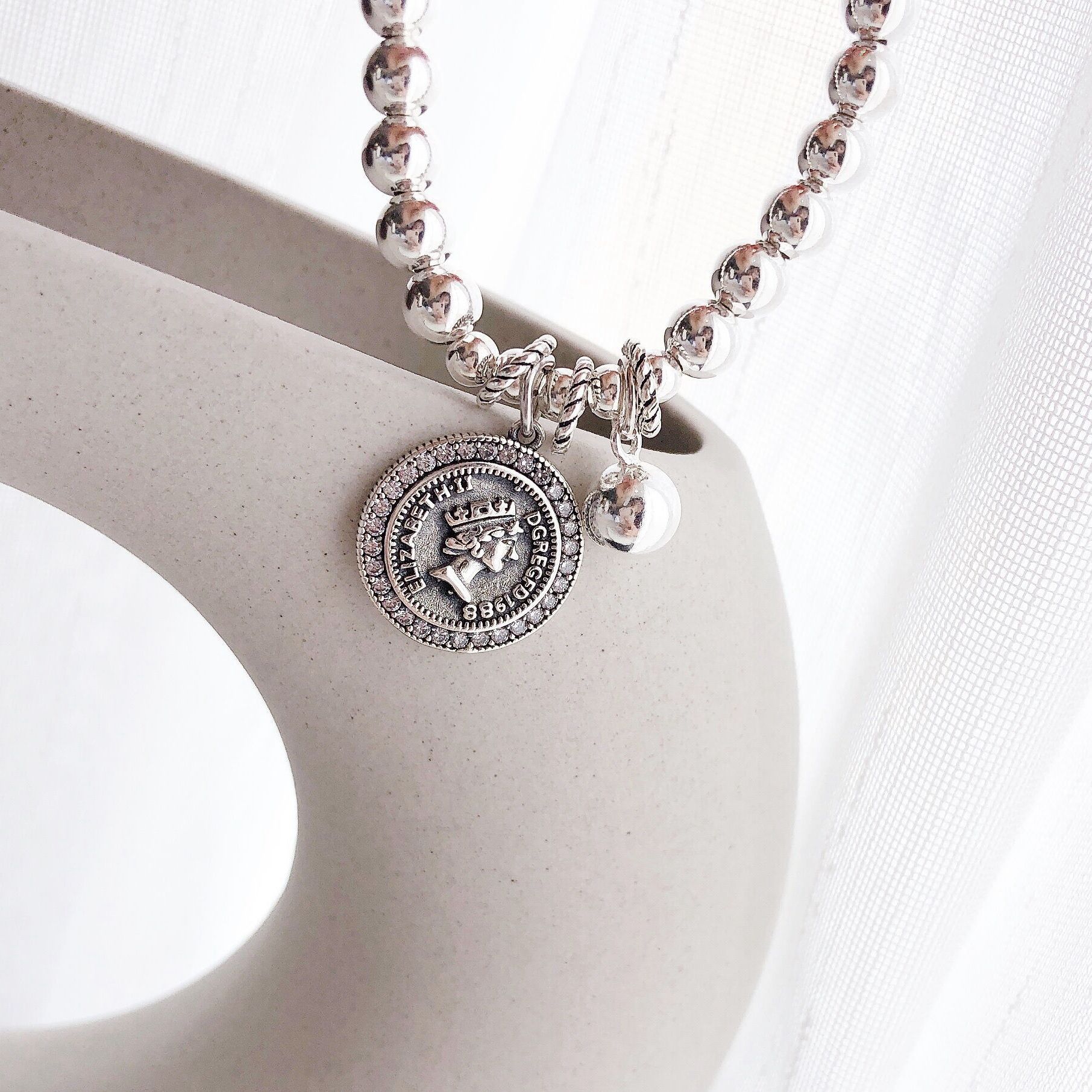 镶钻女王头像圆牌手串韩国东大门s925纯银复古做旧时尚diy女手链