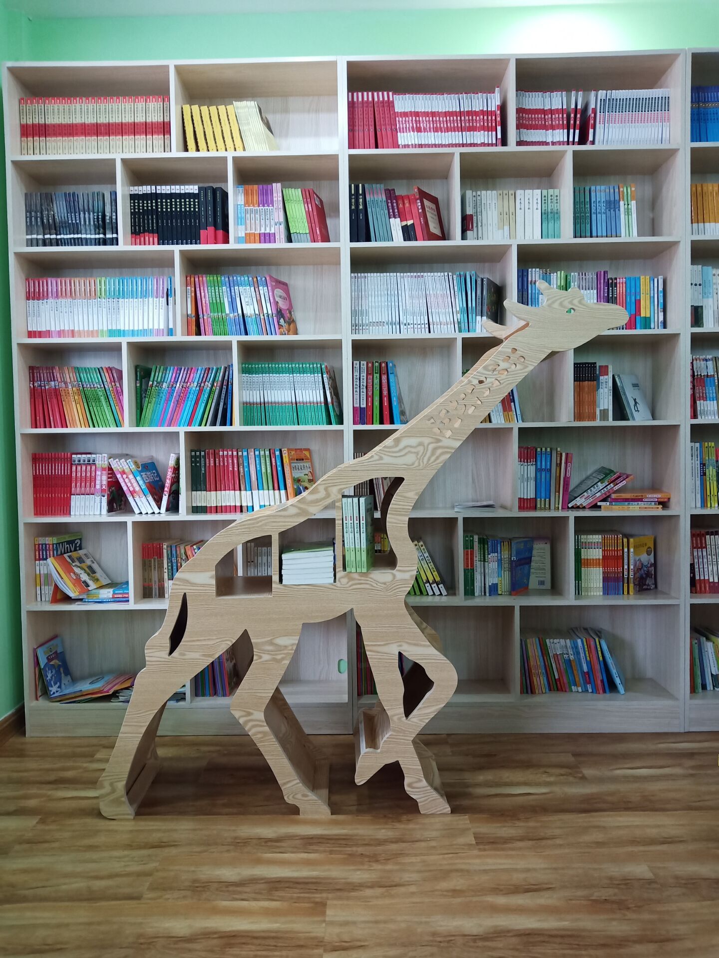 长颈鹿储物架动物造型收纳架新创意鹿书架样板房软装橱窗落地摆件