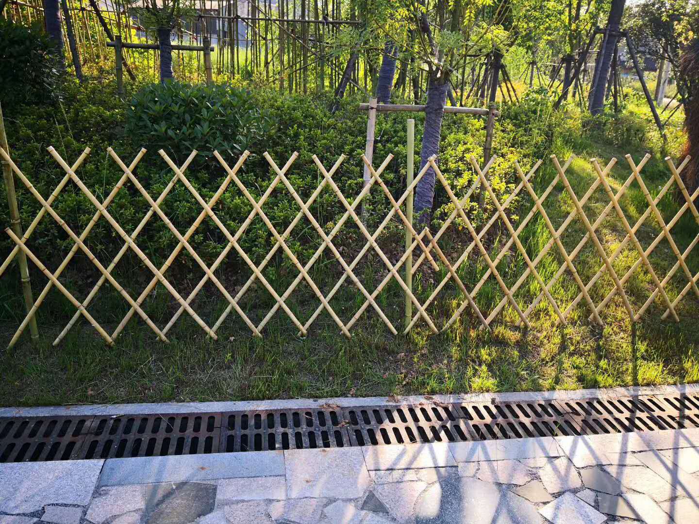 厂家直销可伸缩竹拉网户外竹篱笆紫竹栅栏庭院护栏围栏菜园攀爬架