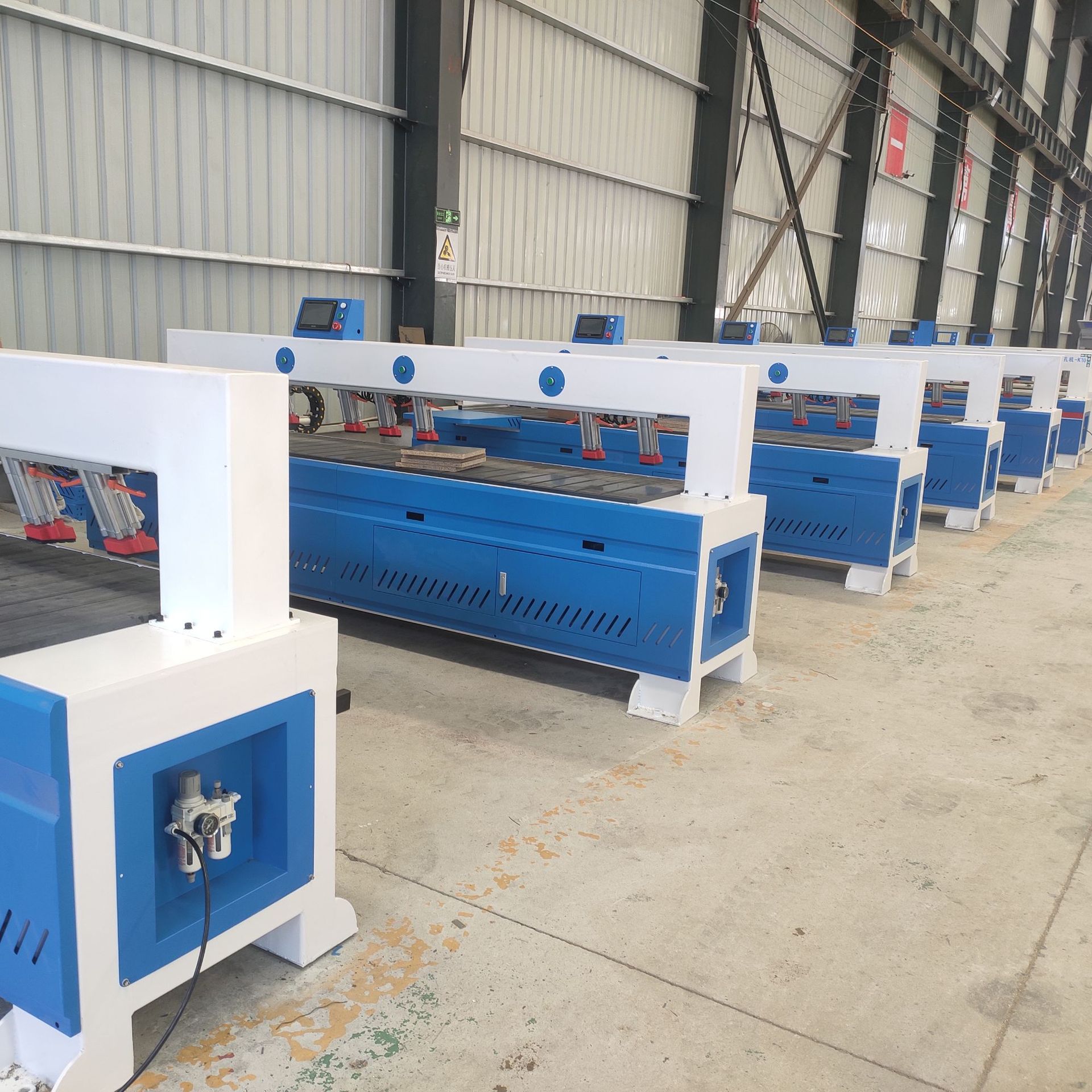 家具打孔板式木工机械激光侧孔机数控侧排钻全自动侧排钻打孔机