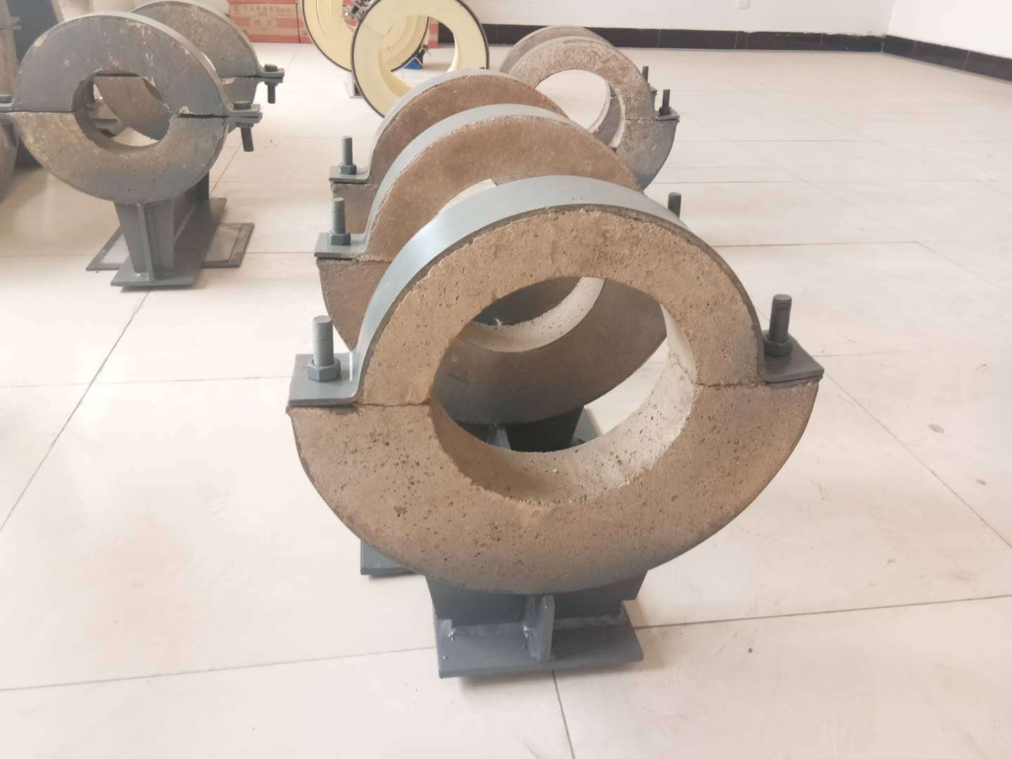 蛭石隔热管托 蒸汽管道滑动支架 保温滑动镁钢管托按需定制