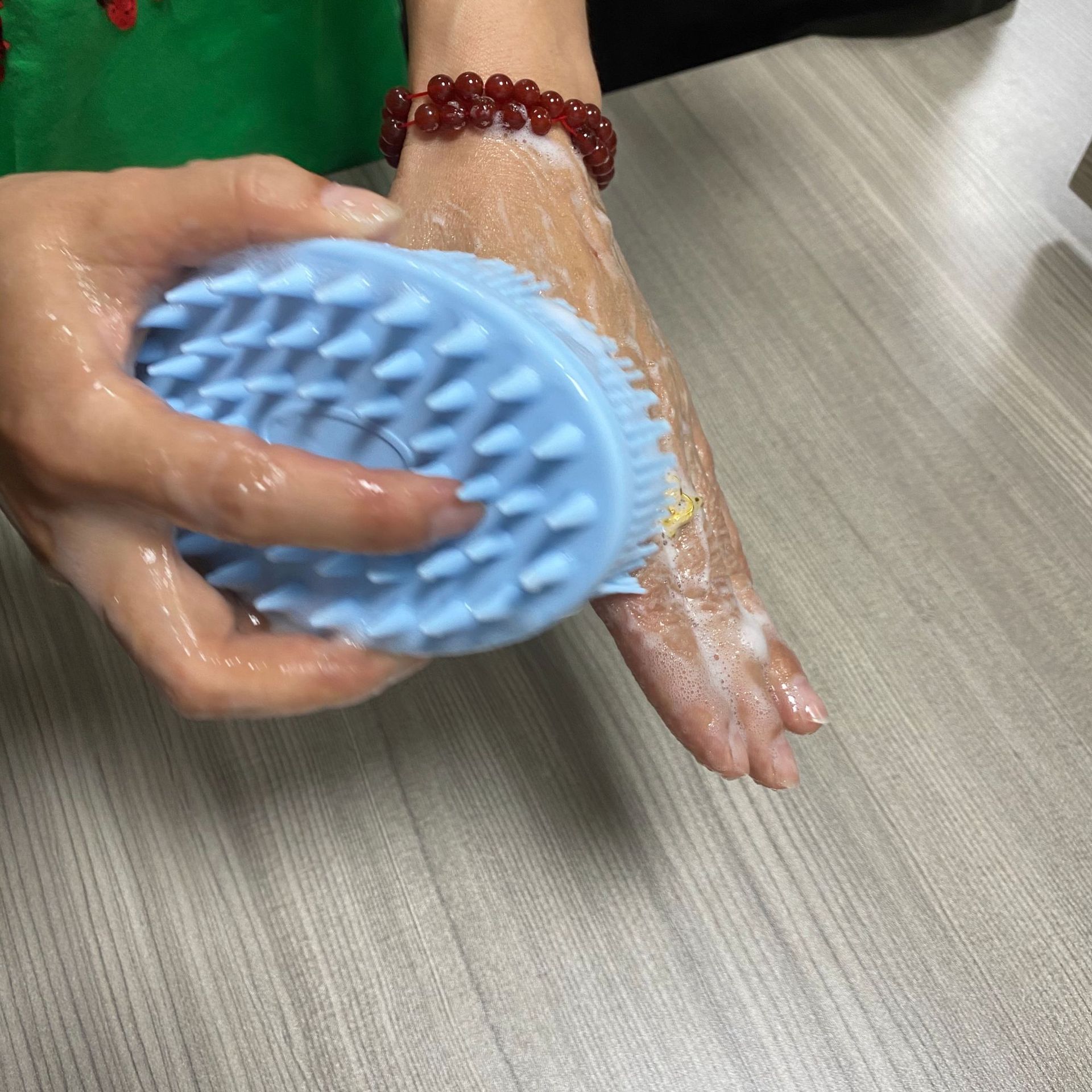 现货婴儿硅胶洗澡刷 宝宝感统触觉刷 双面硅胶洗头刷 沐浴刷按摩