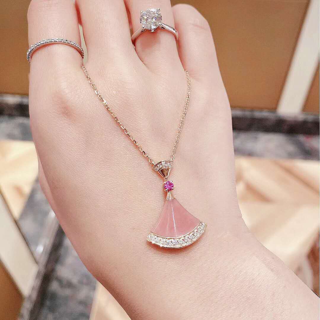 20宝家新款粉贝小扇子项链女小清晰裙子项坠锁骨链七夕情人节礼物