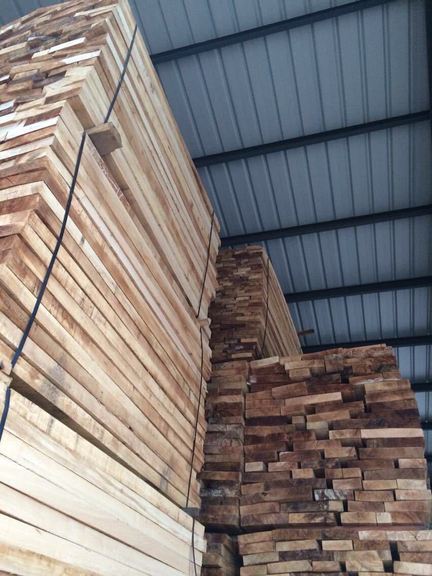 泰国橡胶木木板材原木大量批发