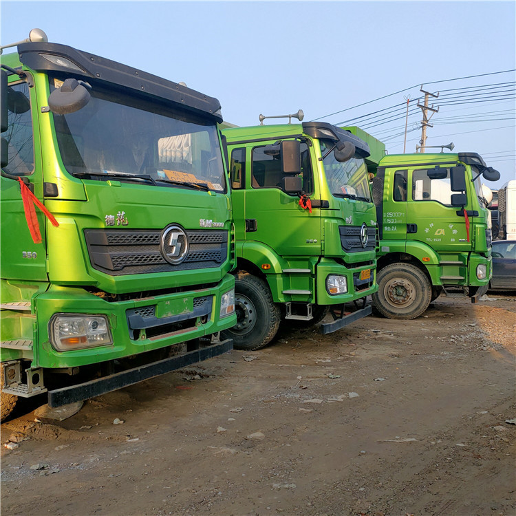 湖北二手库存德龙翻斗新车后八轮工程翻斗自卸车 豪沃渣土车5.