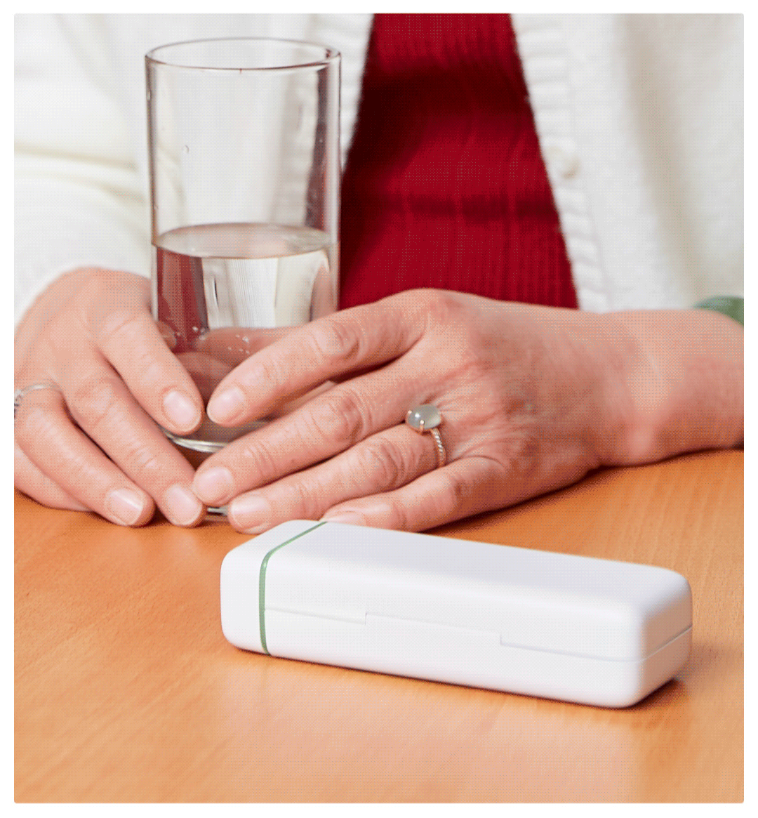 hipee智能健康药盒 微信提醒 扫码添药 亲情关怀 小巧便携