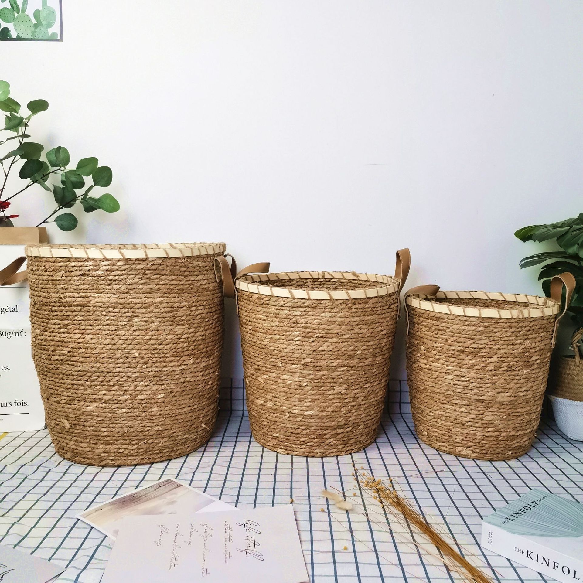 厂家热销新款蒲草手编收纳筐 蒲草编制家居使用收纳筐可定制