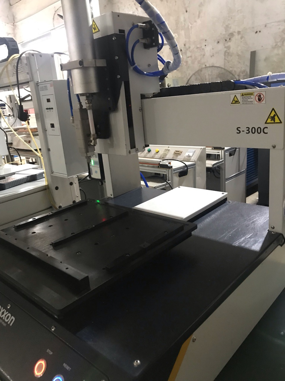 二手轴心导热凝胶点胶机 伺服点胶机 丝杆喷胶机出售