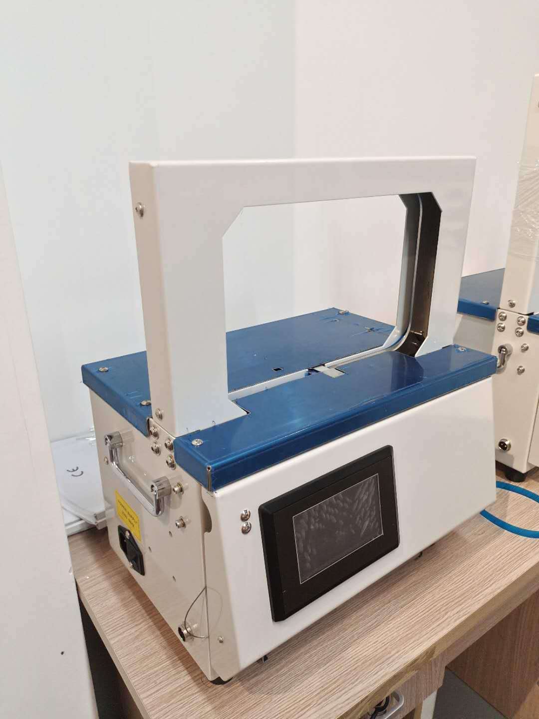 英文版万能扎把机全自动捆扎机蔬莱打包机高速智能包扎机台州