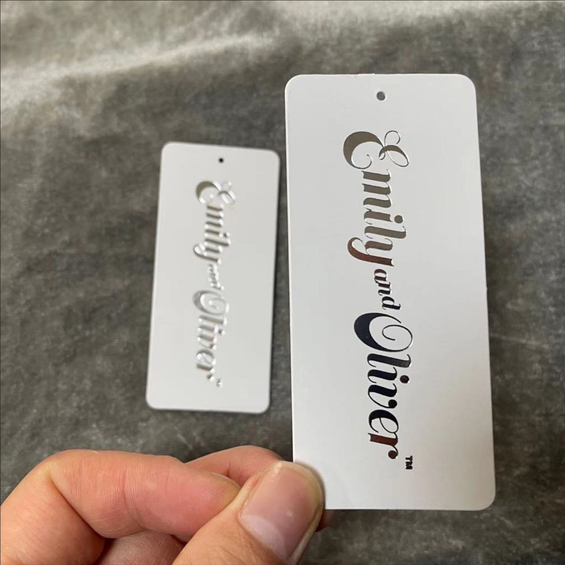 铜版纸吊卡印刷吊牌挂卡片彩卡印刷铜版纸服装纺织包装辅料