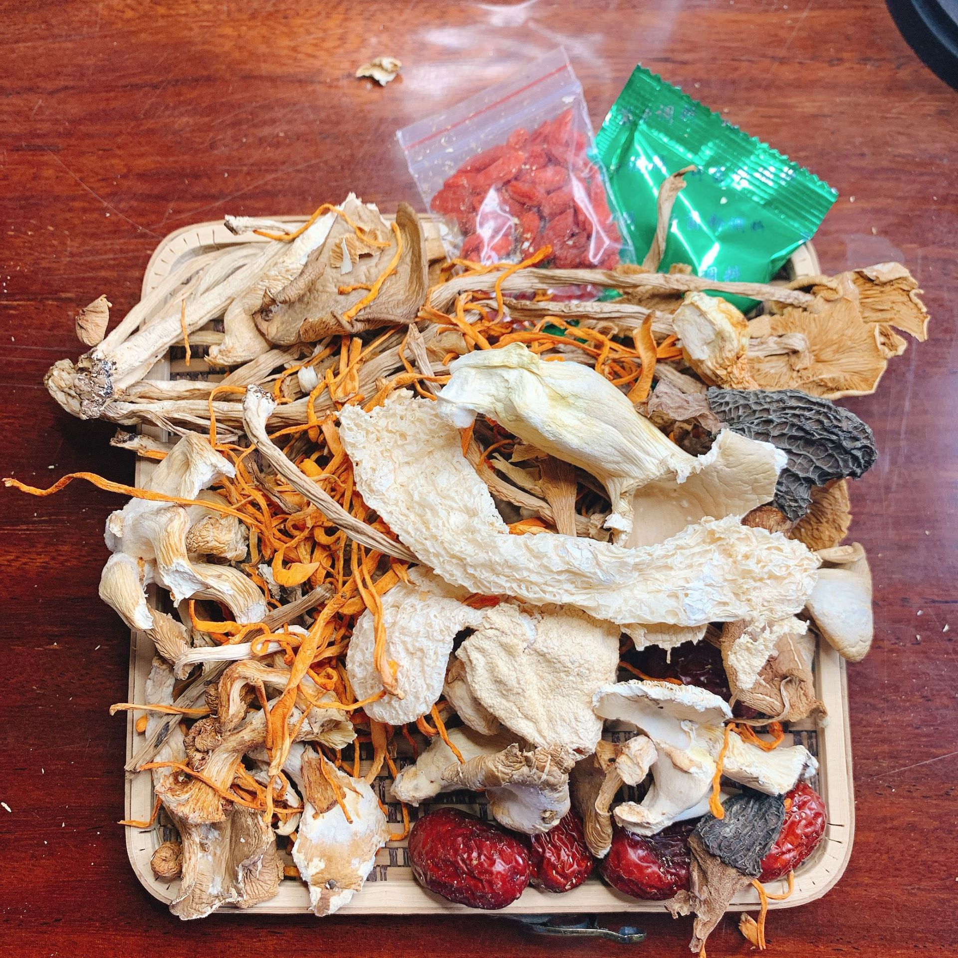 云南特产菌菇货人工菌七彩菌汤包羊肚菌煲汤食材香菇类菌菇包松茸