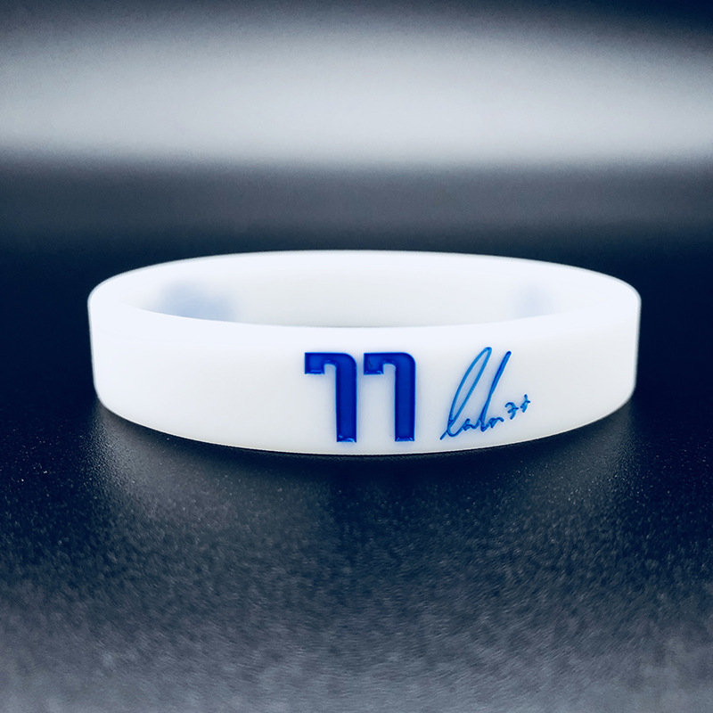 nba球星夜光硅橡胶手环 东契奇5款色篮球硅胶手腕带 地摊新潮流