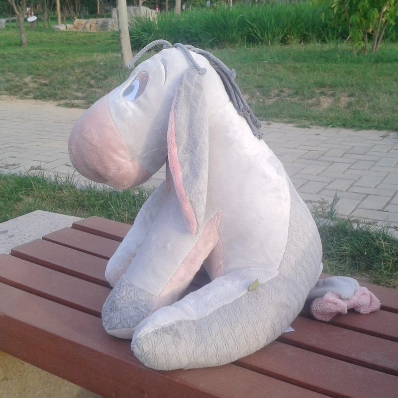 批发百亩森林伊尔驴屹耳屹尔驴eeyore小驴公仔毛绒玩具生日礼物女