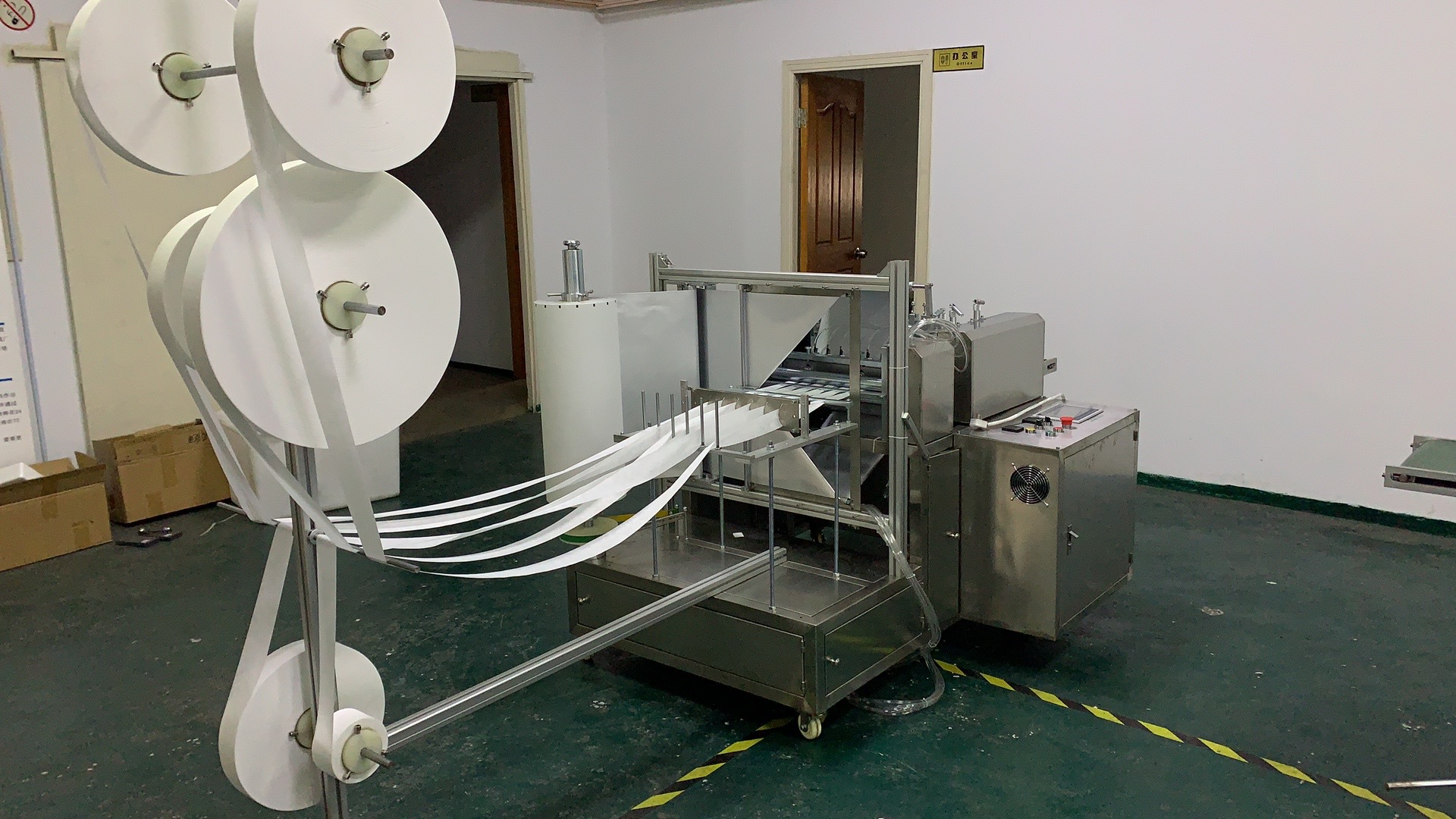 六通道600片/分酒精棉包装机全自动湿巾清洁片四边封包装机械设备