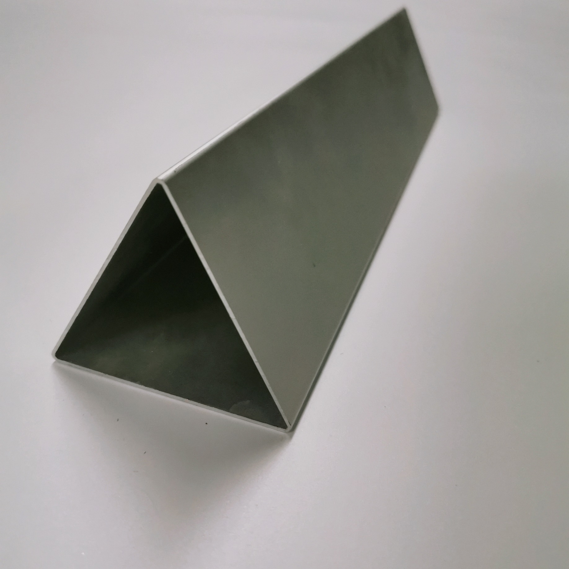 佛山厂家铝型材加工来样定制 等边三角型铝型材氧化来图激光刻字