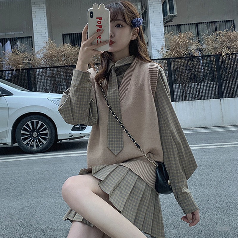2022 Early Autumn New Preppy Style Pleated Skirt Dress with Tie Knitted Vest fashion Two-Piece Set Female