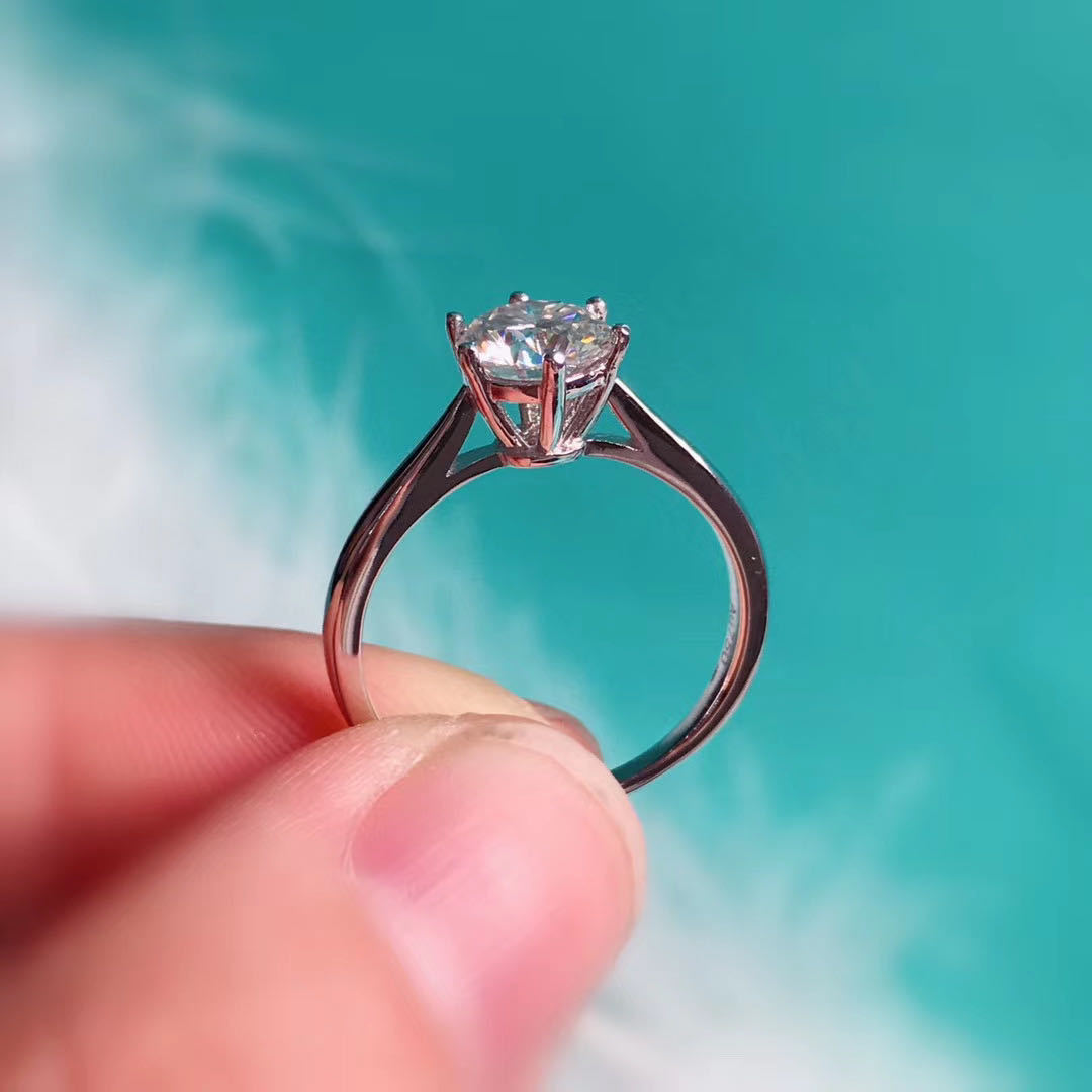 经典款周家六爪莫桑钻女款戒指光臂简约婚戒节日礼物厂家直销包邮