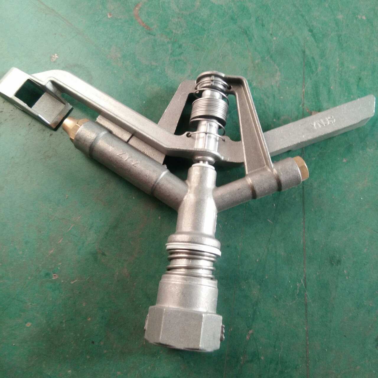 现货销售铝合金塑料喷头射程远均匀360度可调性大田支架喷头