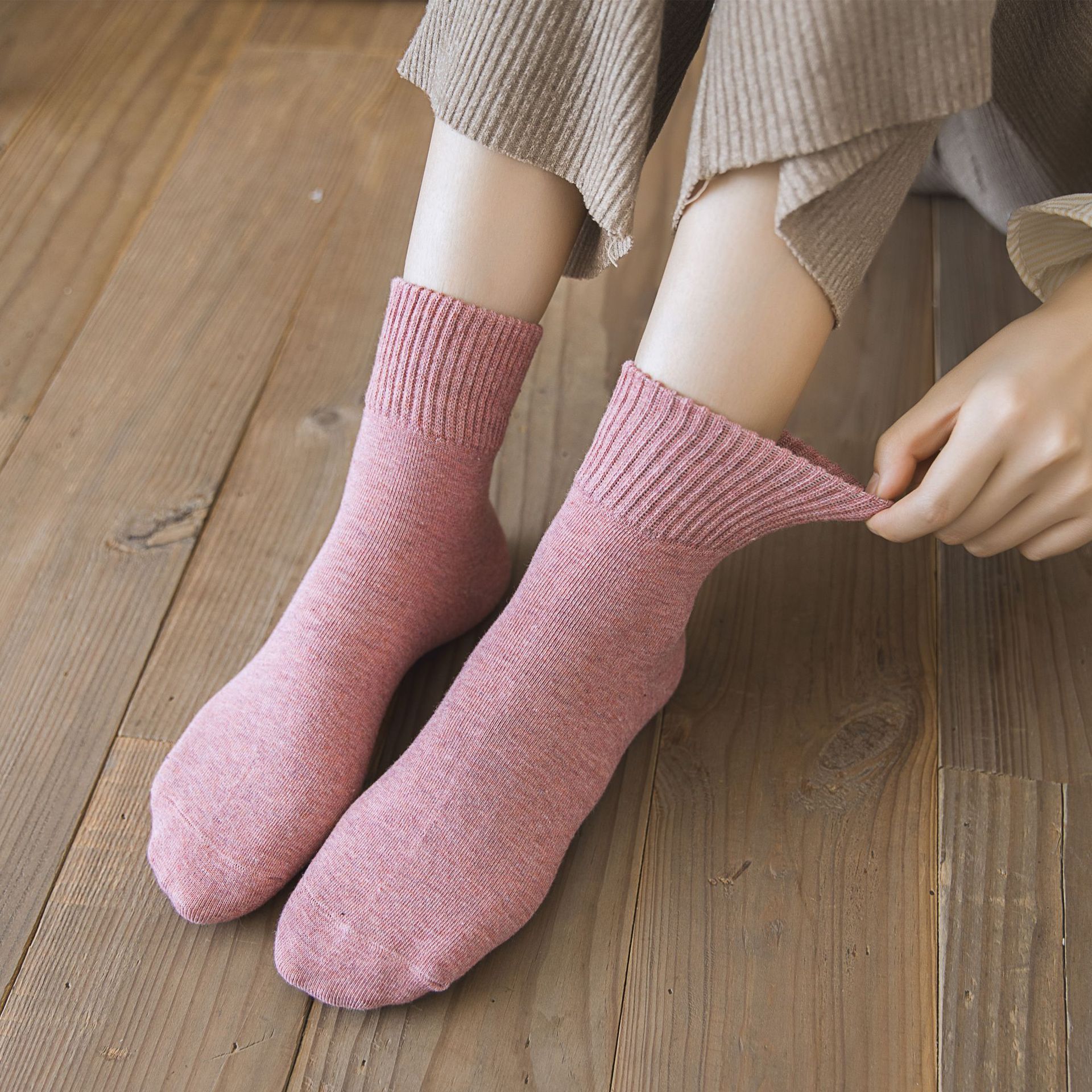 袜子女秋冬中筒棉袜纯色罗口弹力棉袜舒适潮流日系吸汗防臭棉袜