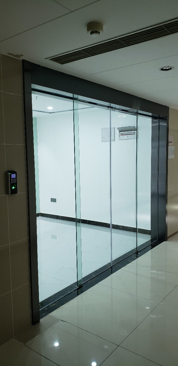 重庆玻璃隔断电动滑门感应门活动隔音防火隔墙成品双层百叶厂家
