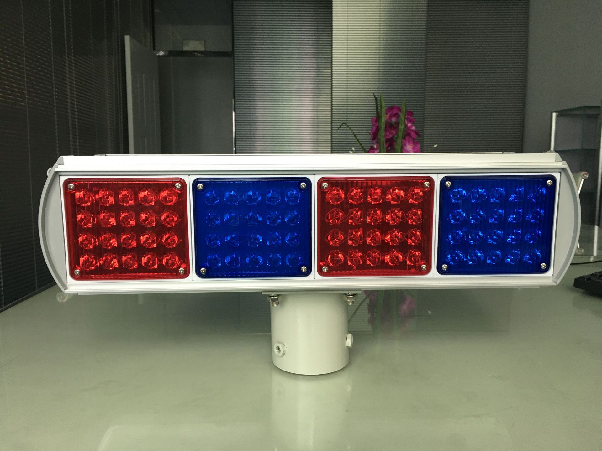 太阳能红蓝led爆闪灯 十字路口交通警示灯 施工信号灯 安全警告灯