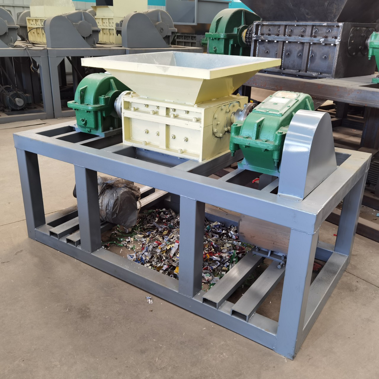 双轴废铁金属撕碎机纸箱塑料桶编织袋橡胶轮胎铁屑彩钢瓦粉碎机