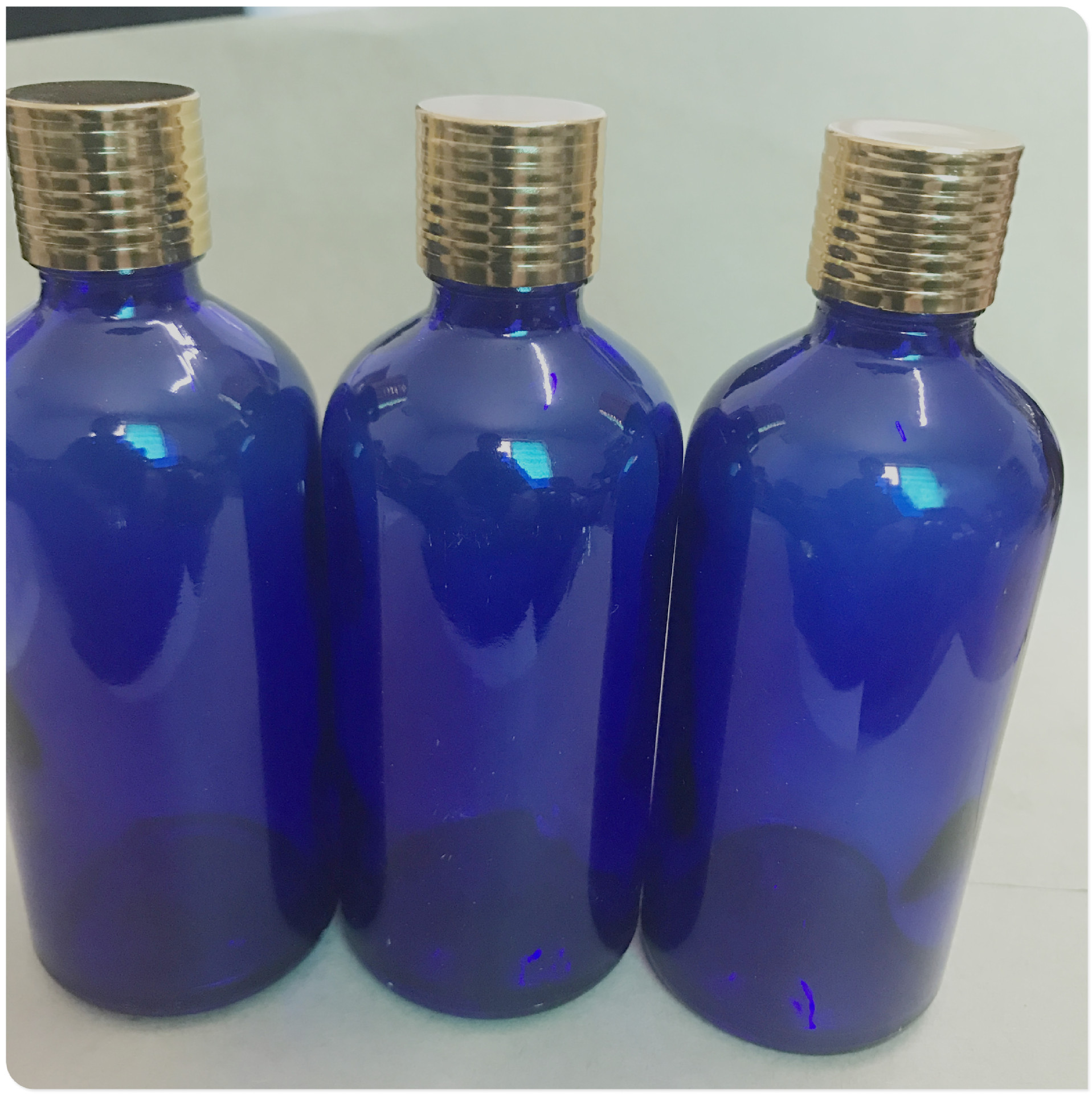 厂家批发5ml~50ml蓝色精油瓶滴管奶头盖化妆品瓶