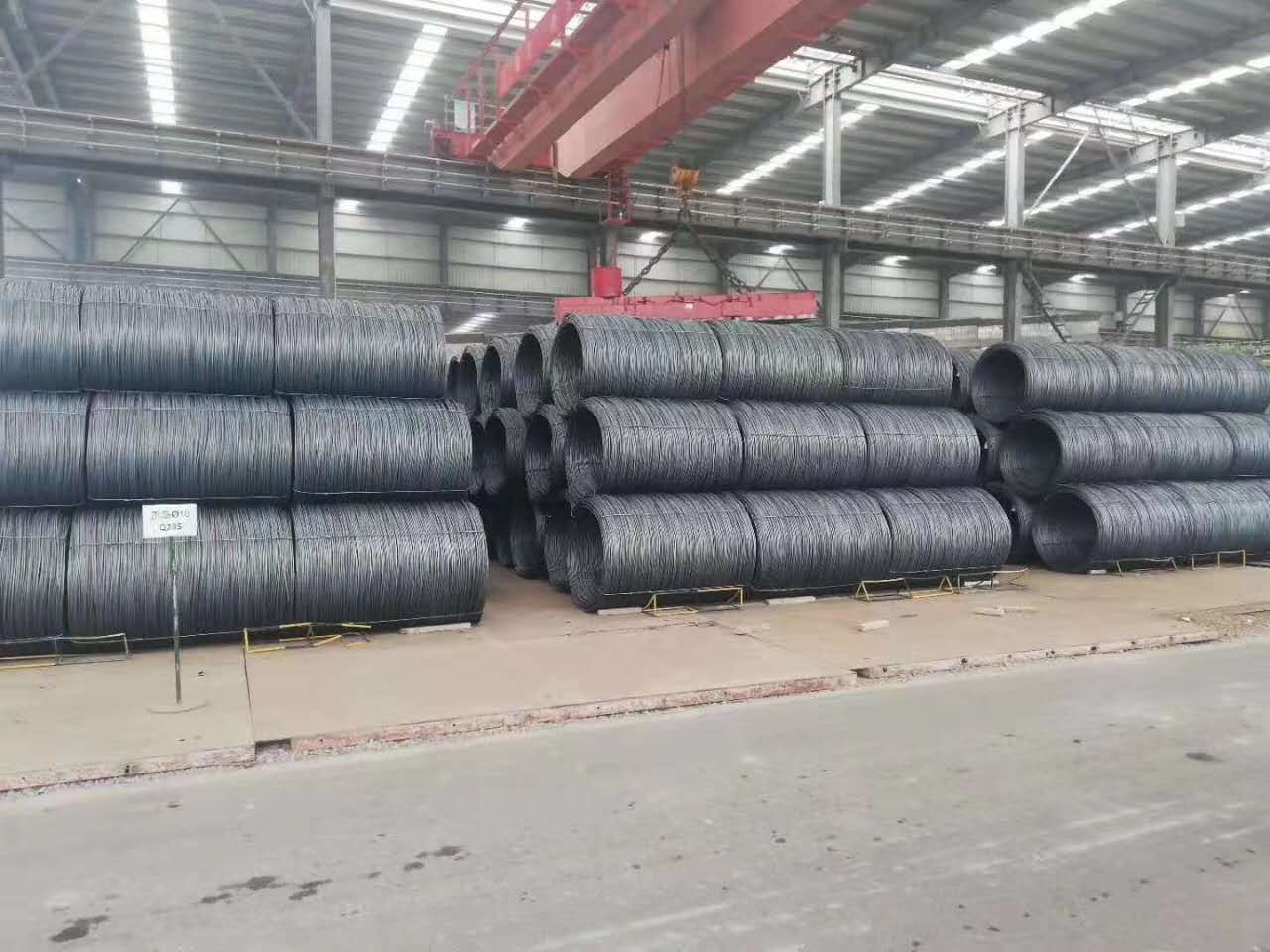 河钢三级热轧螺纹钢hrb400e抗震钢筋φ18筑基螺纹带肋钢筋批发