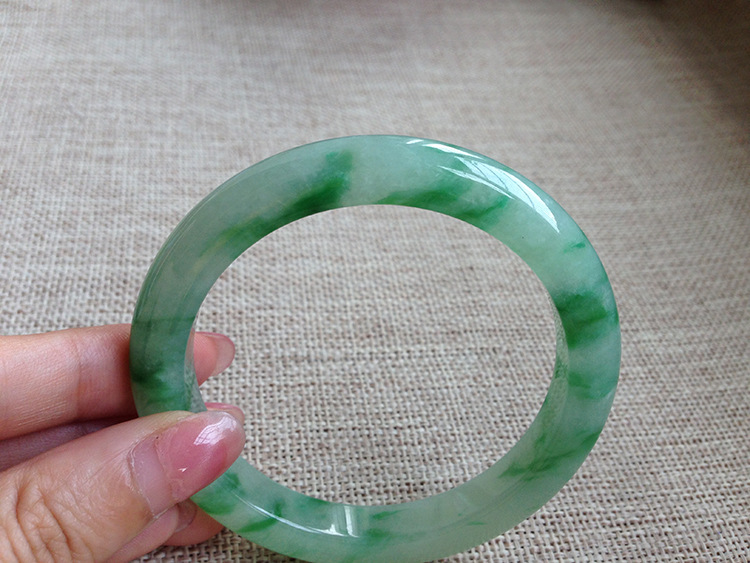 翡翠圈口飘阳绿细条翡翠手镯 冰糯种飘花细正圈玉镯子