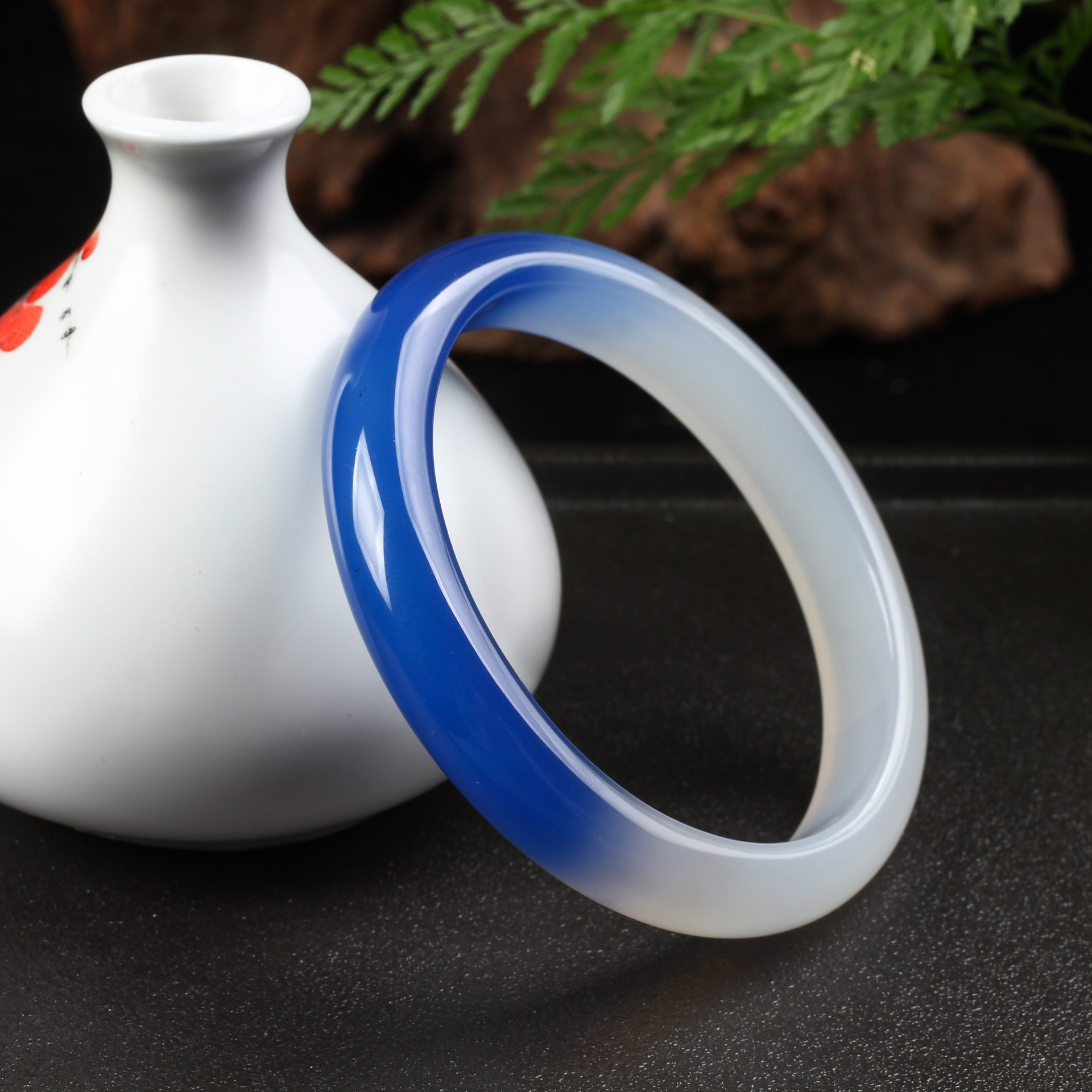 天然玛瑙玉髓手镯天空蓝渐变色玉质冰透明净水润无杂无裂女士手镯