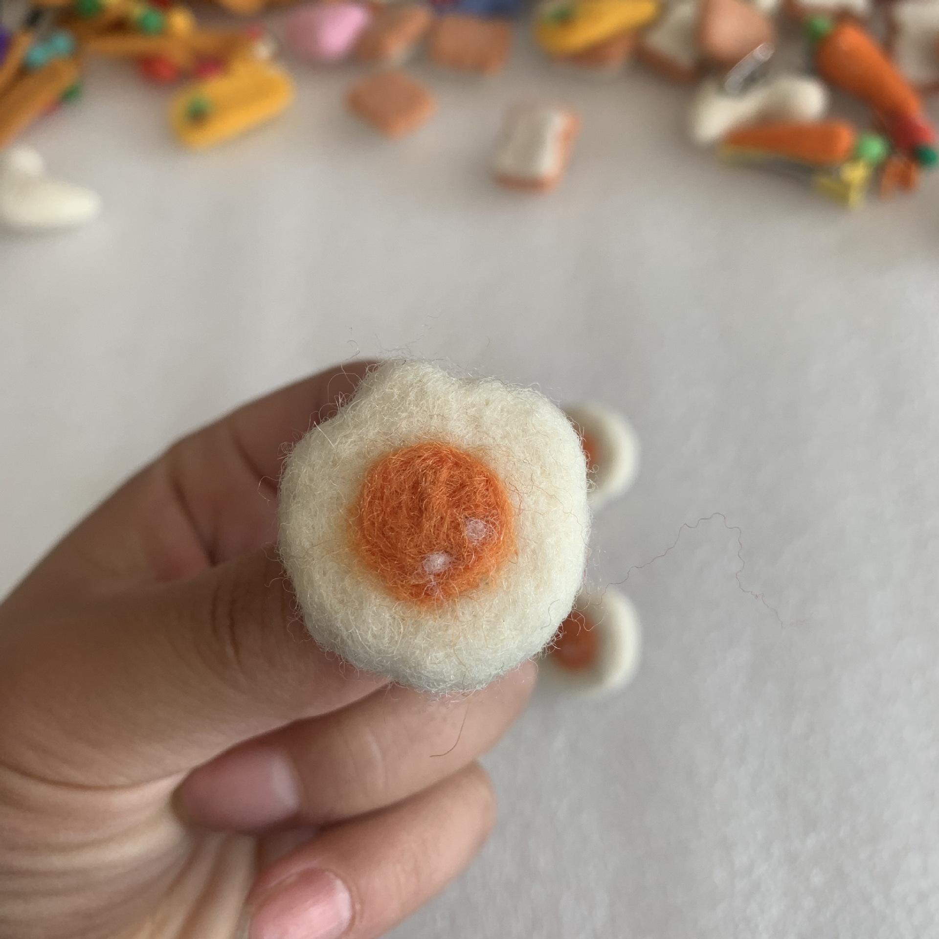 羊毛毡戳戳乐可爱荷包蛋成品胸针 手工手作饰品胸针 厂家直销实心