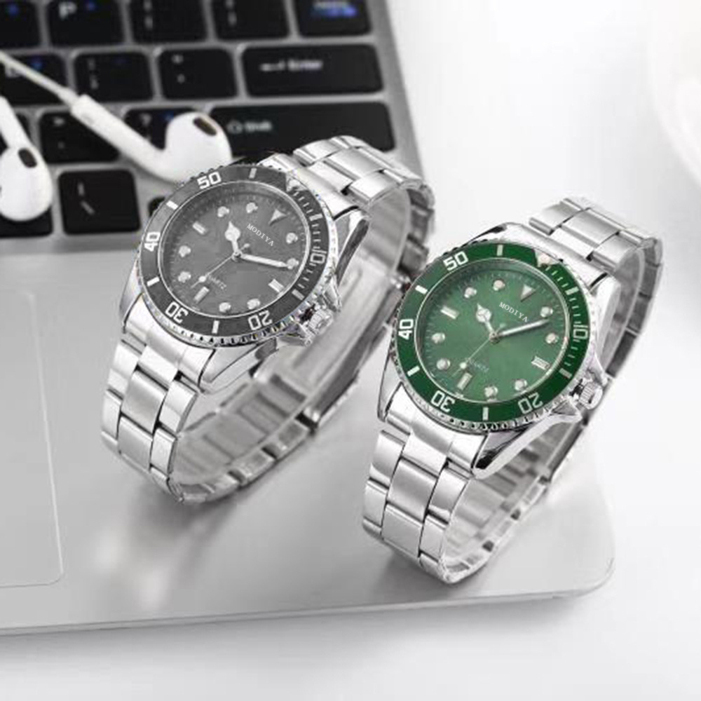 厚度约为11mm 表带宽度:22mm 手表全长约为24cm 机芯:石英机芯 价格不