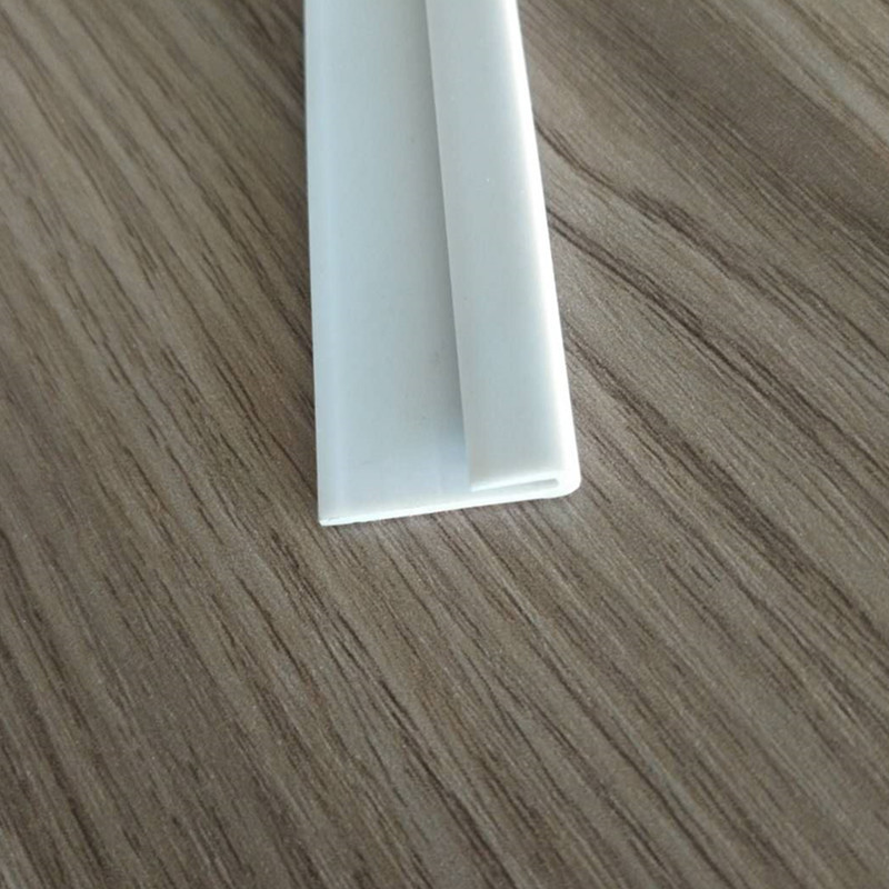 塑料型材规      格:宽度18mm*7mm高度4mm厚度1mm颜      色:本色白色