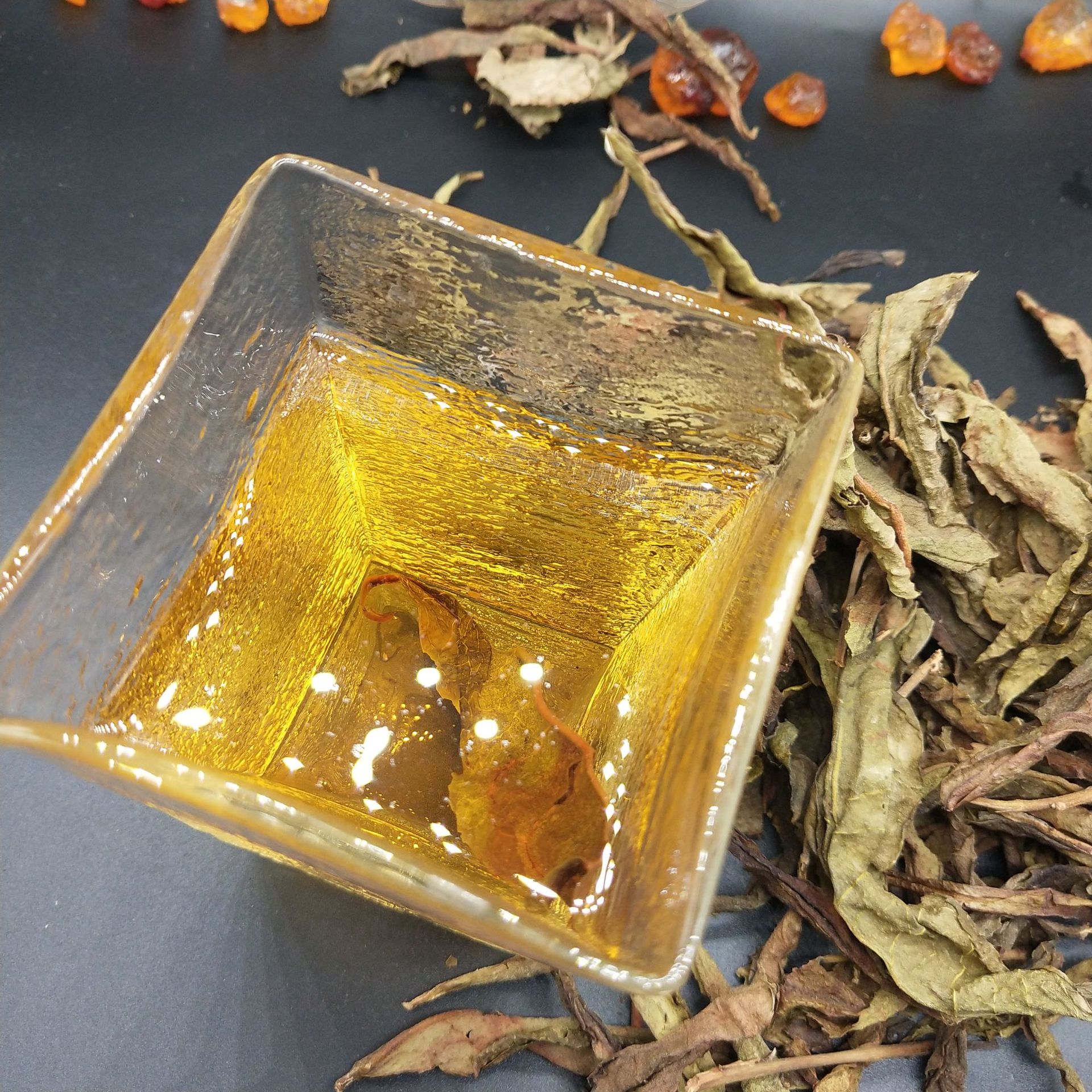 现货销售云南普洱茶 500g老帕卡落水洞 古树叶制成 普洱老伯卡