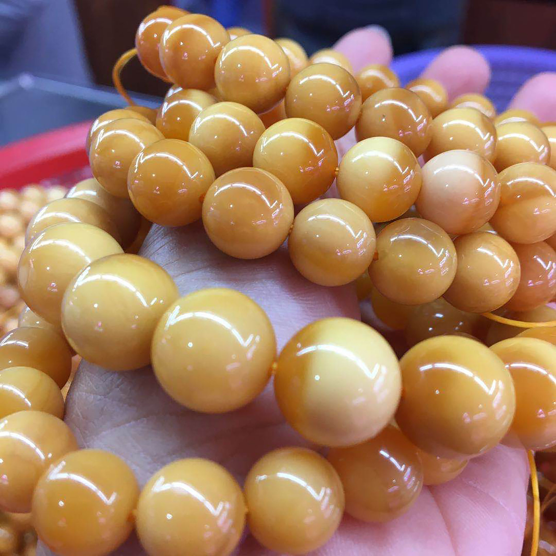天然缅甸黄玉手串 蛋黄色缅黄玉男女款圆珠手链文玩手饰珠宝批发