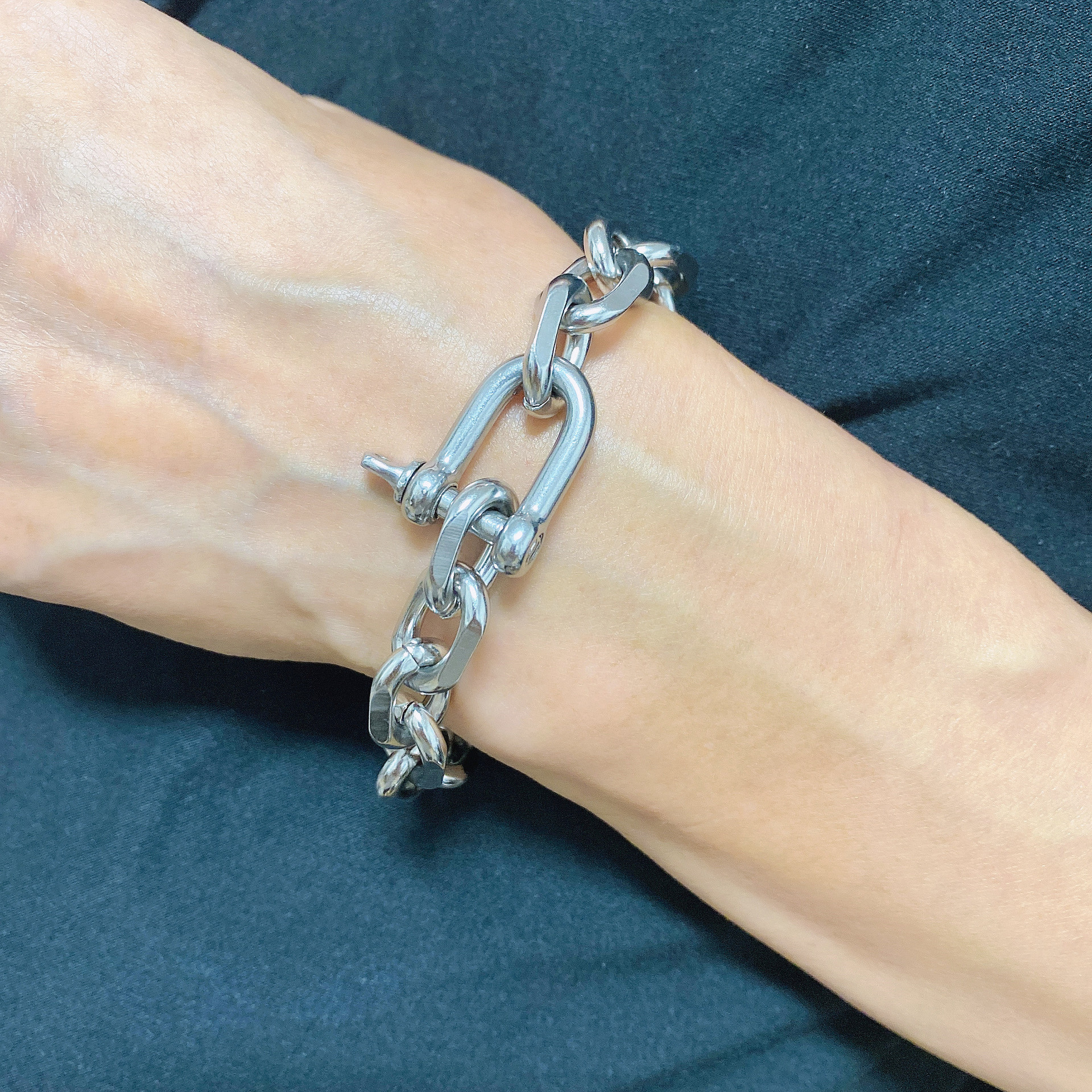 欧美嘻哈朋克马蹄扣手链钛钢港味ins风冷淡风批角o字男女手饰