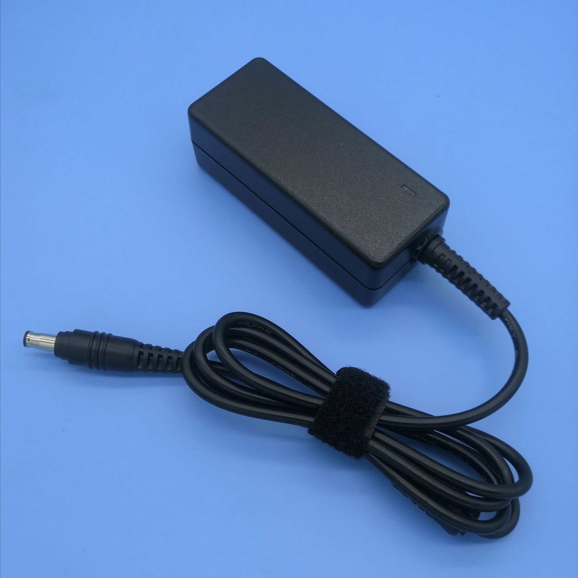 1a40w充电器接口5.5*3.0mm