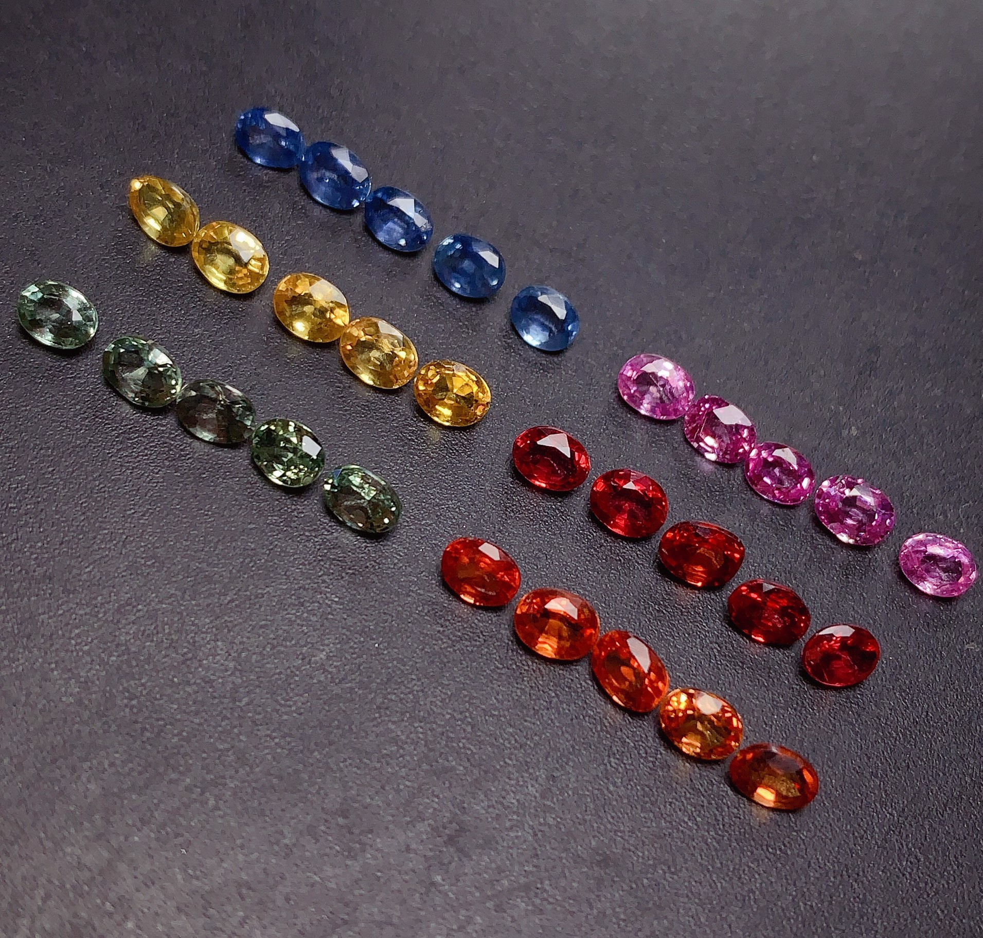 优质天然彩色蓝宝石 裸石戒面 椭圆形3*4mm 代镶钳加工首饰