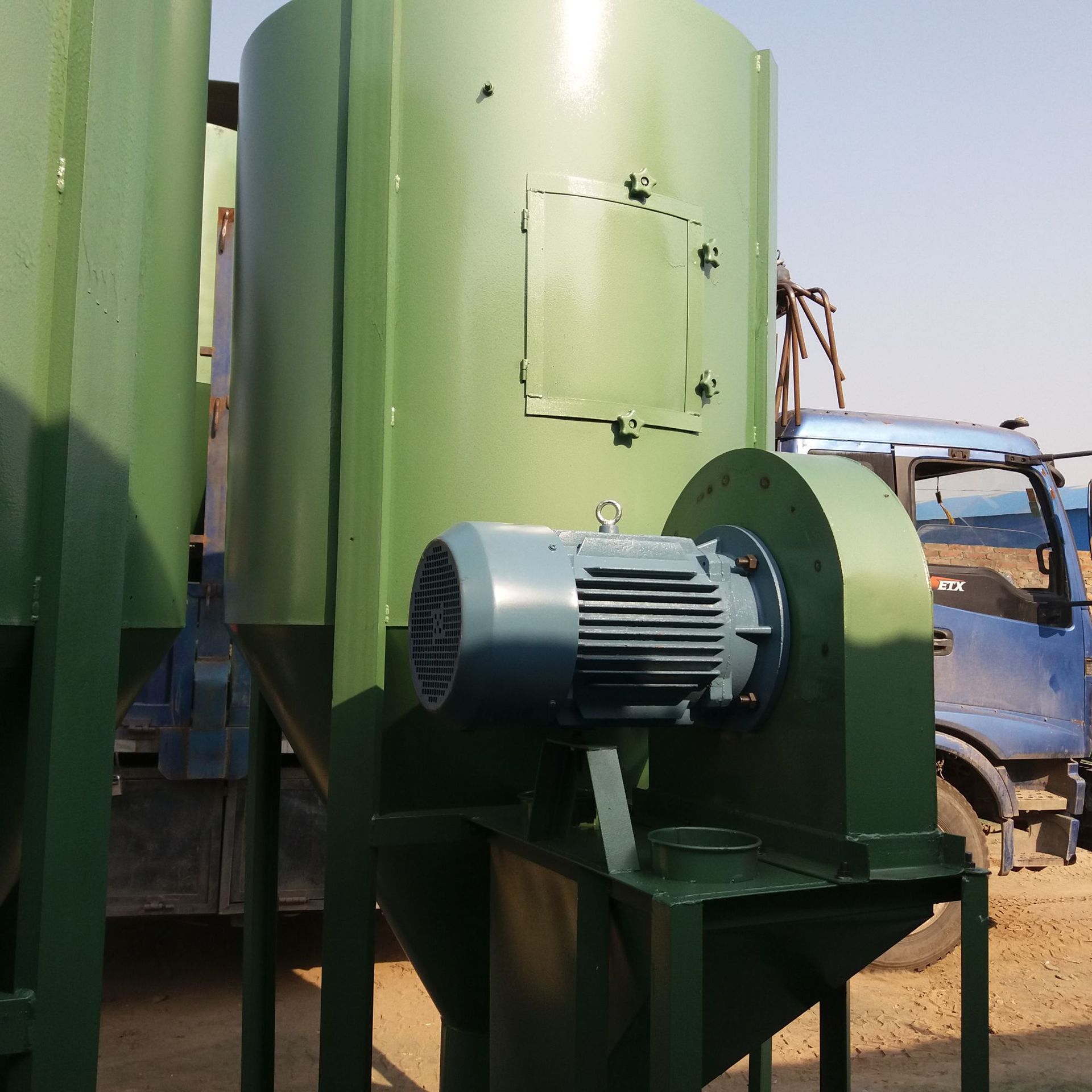 1000型立式饲料粉碎搅拌一体机自吸式养殖用饲料机养猪打料机