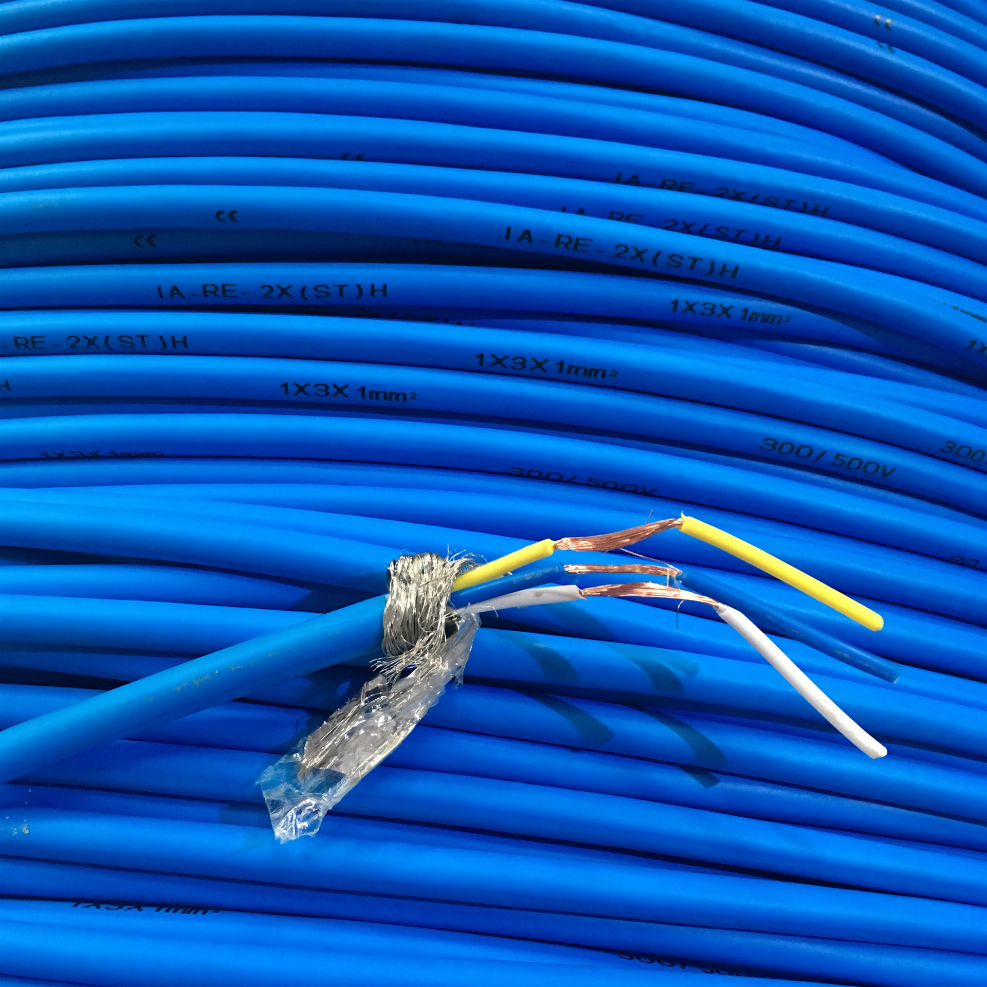 本安计算机防爆蓝色电缆za-ia-djypvp2*2*1.5等-上海电缆厂家直销