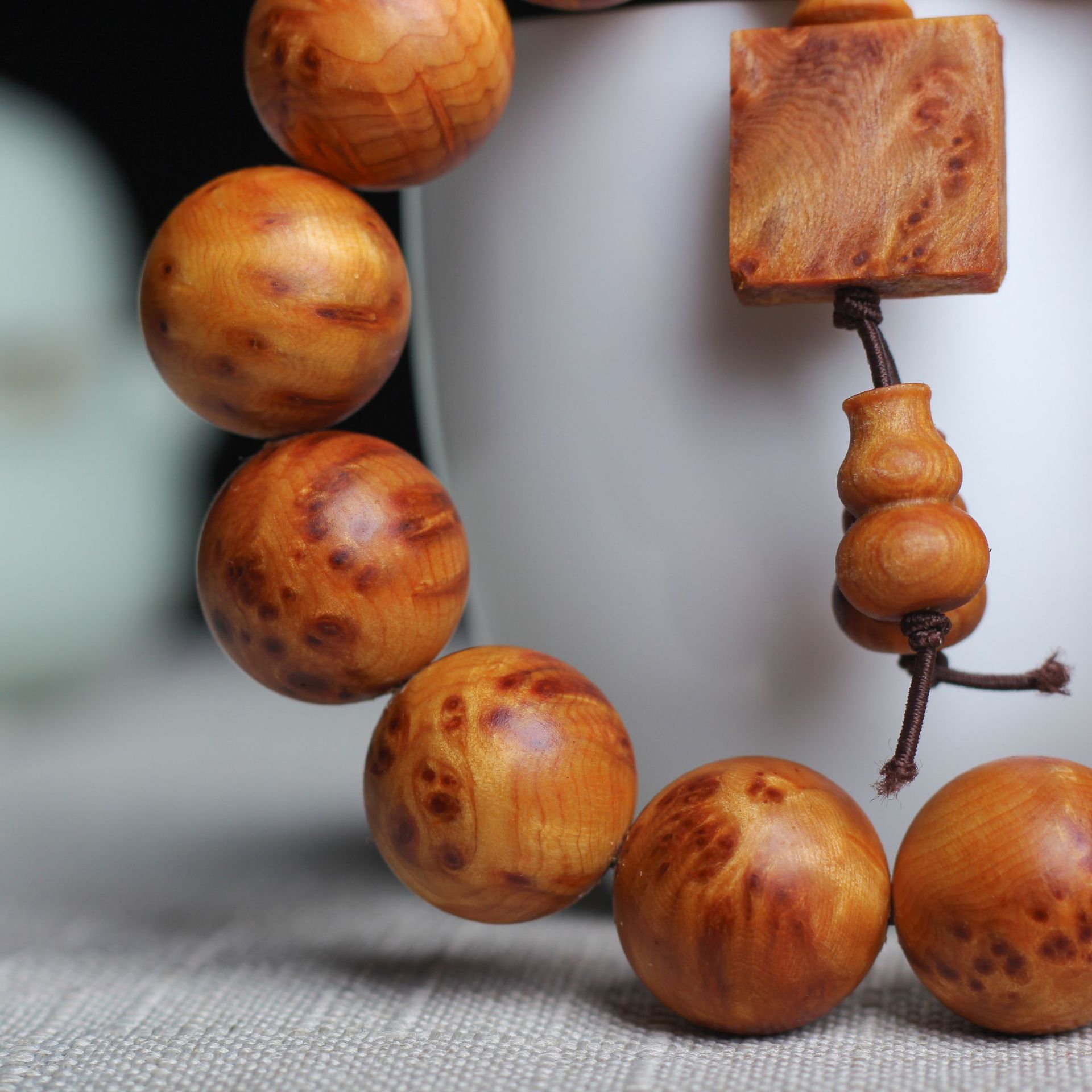 四川凉山料崖柏手串1.8小满榴疤 高油性老料崖柏木质佛珠饰品批发