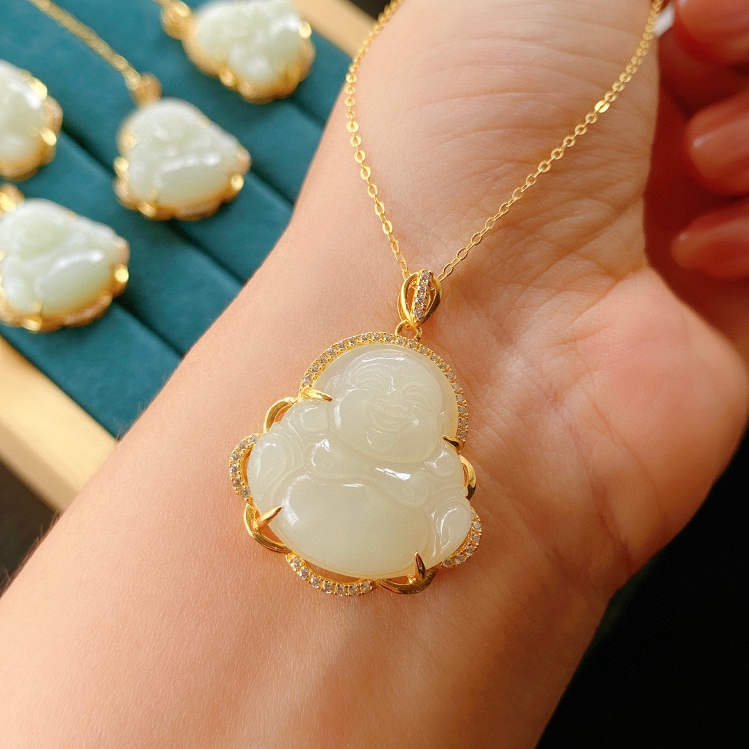 批发天然和田玉古法金s925银镶嵌白玉小佛吊坠和田玉弥勒佛项链