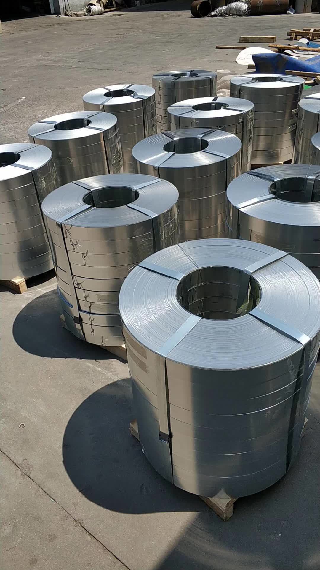 镀锌钢带厂家生产q195镀锌钢带 0.9*32镀锌打包带 打包扣 包配送