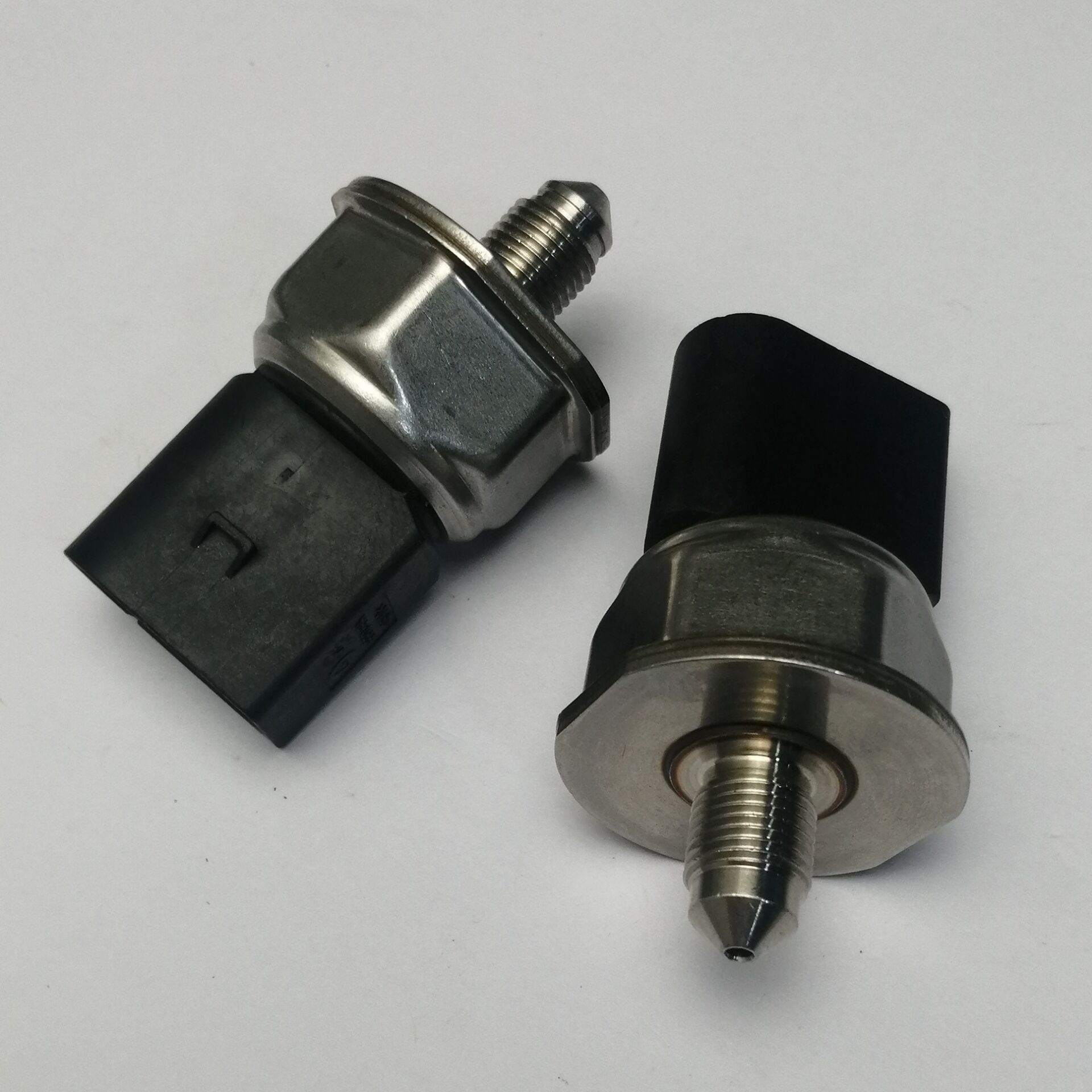 适用于发动机燃油共轨压力传感器宝马x3x5 55pp11-01 7537319-05