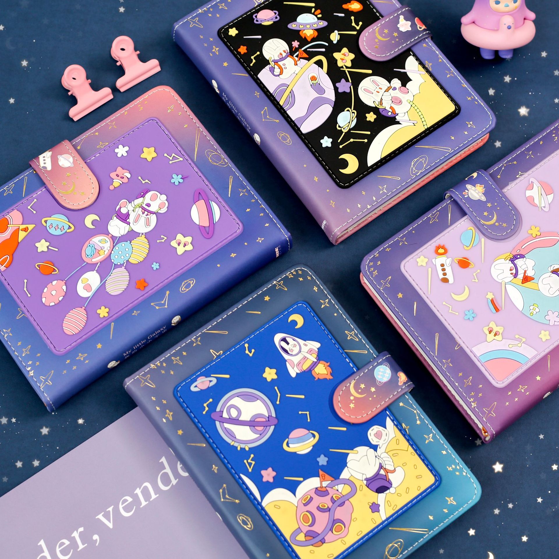 伊莎儿36k112张磁扣本(我的小小宇宙)可爱卡通硅胶封面烫金手账本