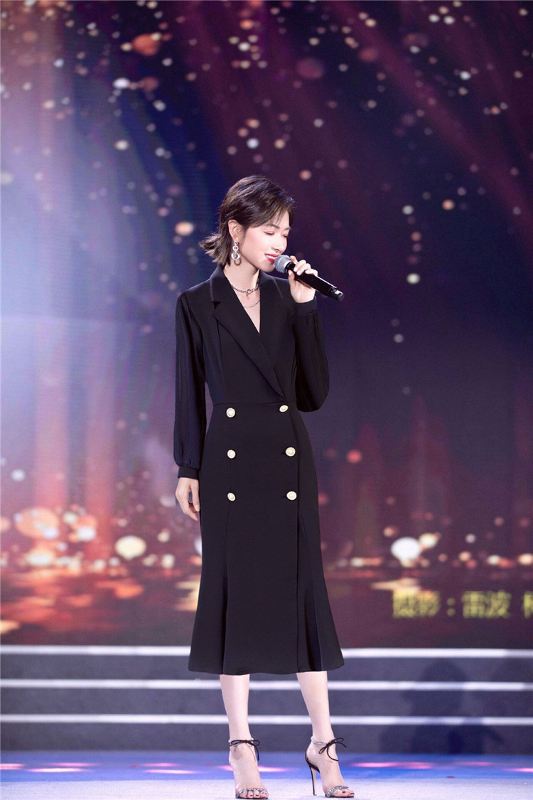 2020年秋冬新款明星万茜同款连衣裙西装领双排扣修身鱼尾裙女2580