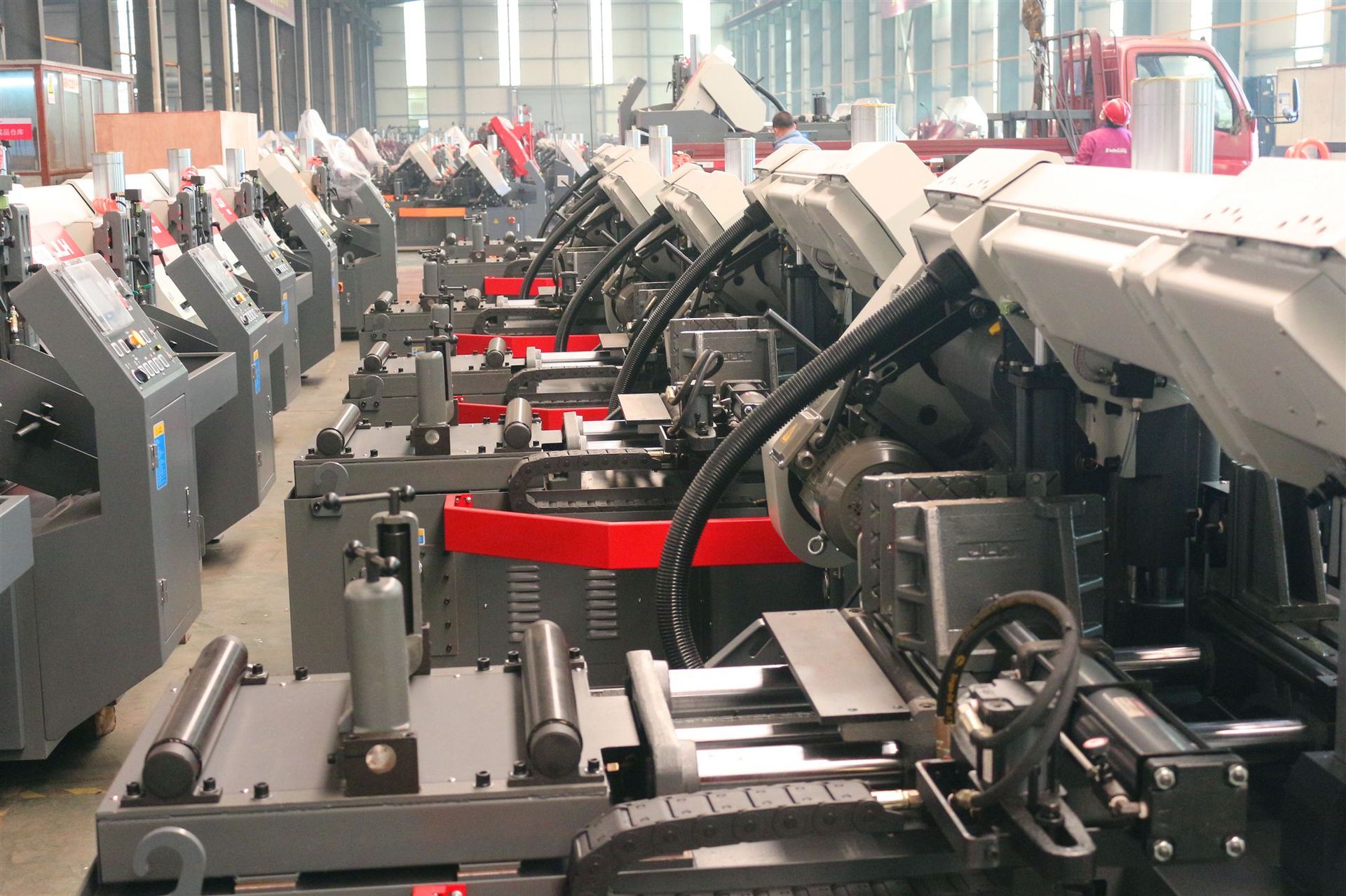 锯力煌b33数控全自动带锯床高速智能带锯床液压带锯床双柱带锯床