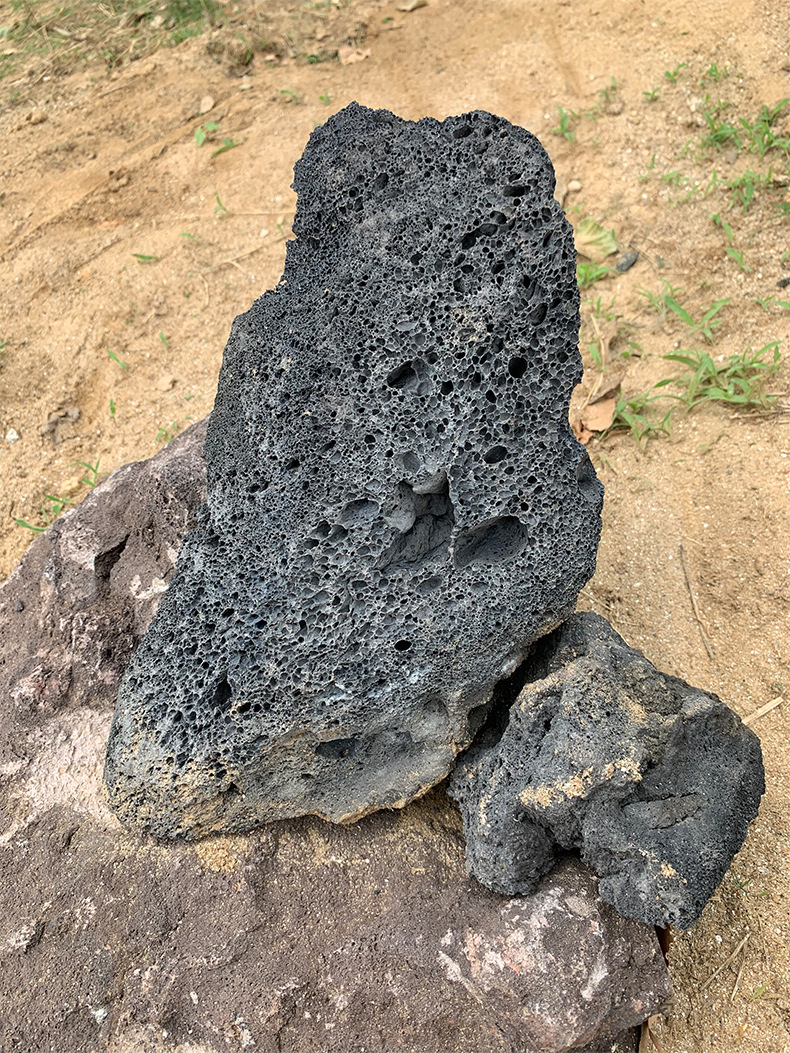 黑色蘑菇石火山石火山岩单切自然面各规格铺墙景观文化石厂家现货