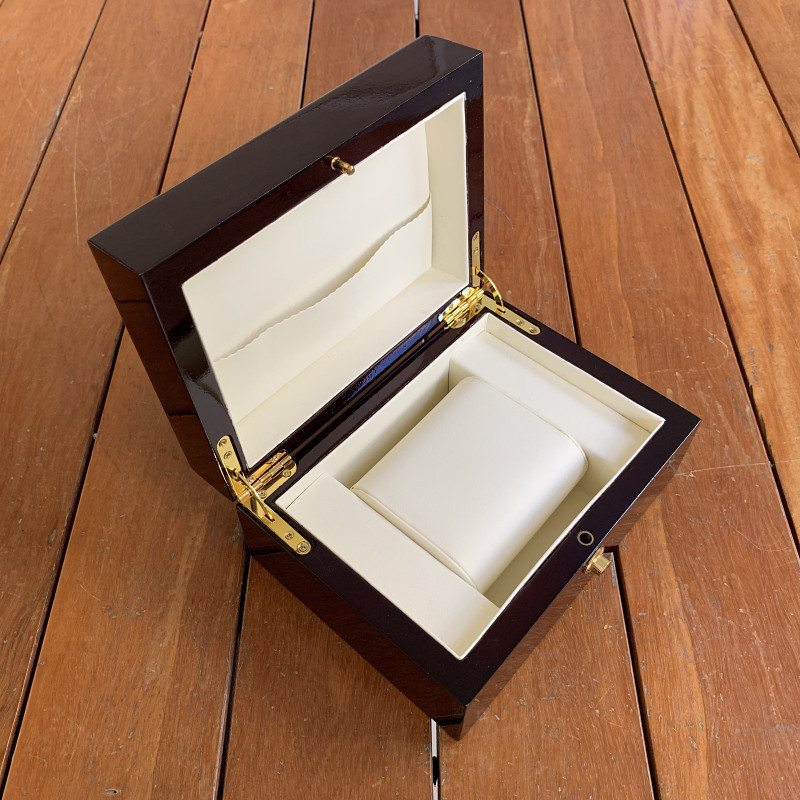 厂家生产手表盒子包装盒 木质烤漆翻盖手表盒 定做首饰木盒收纳盒
